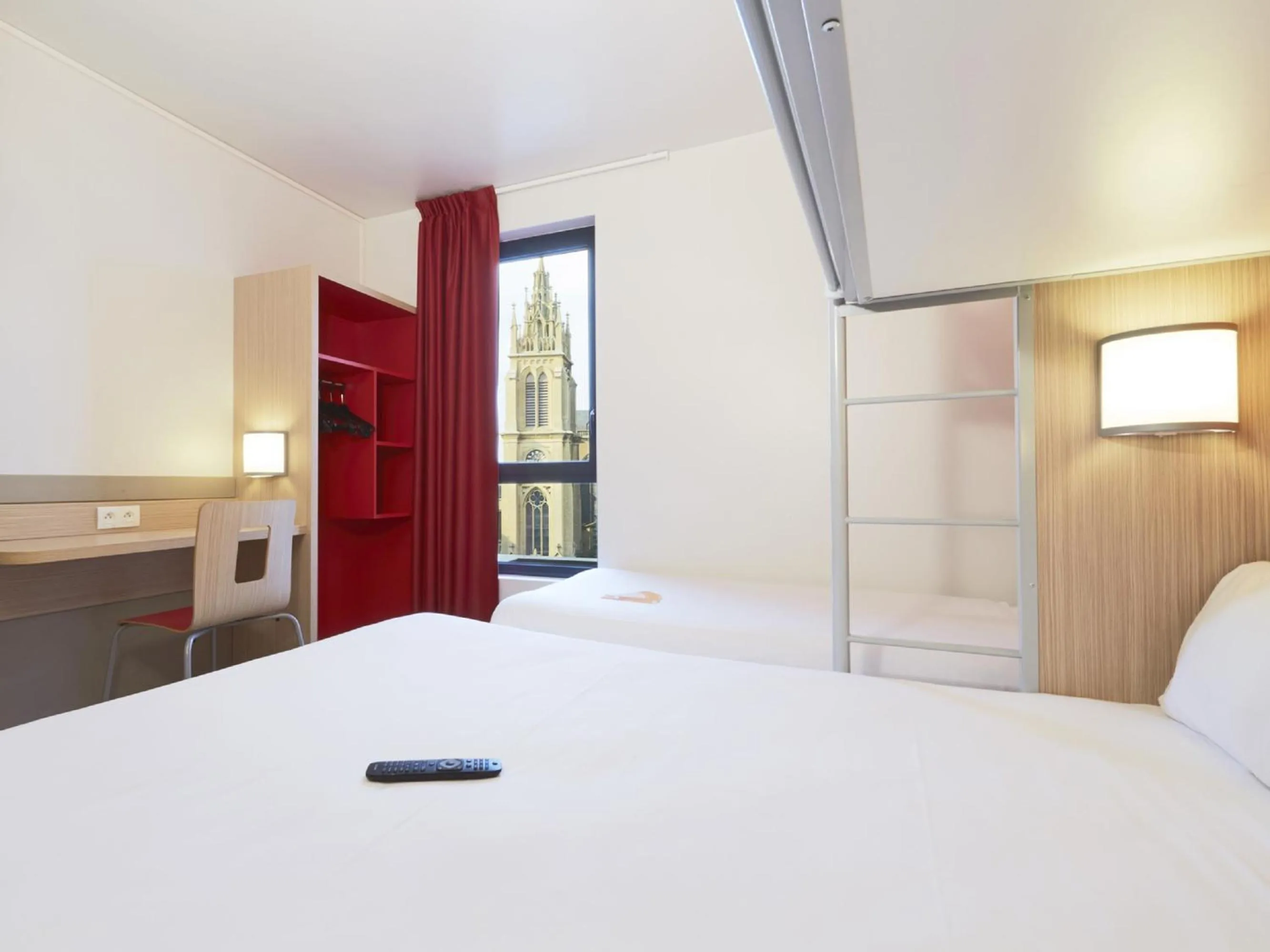 Photo of the whole room, Bed in Première Classe Thionville