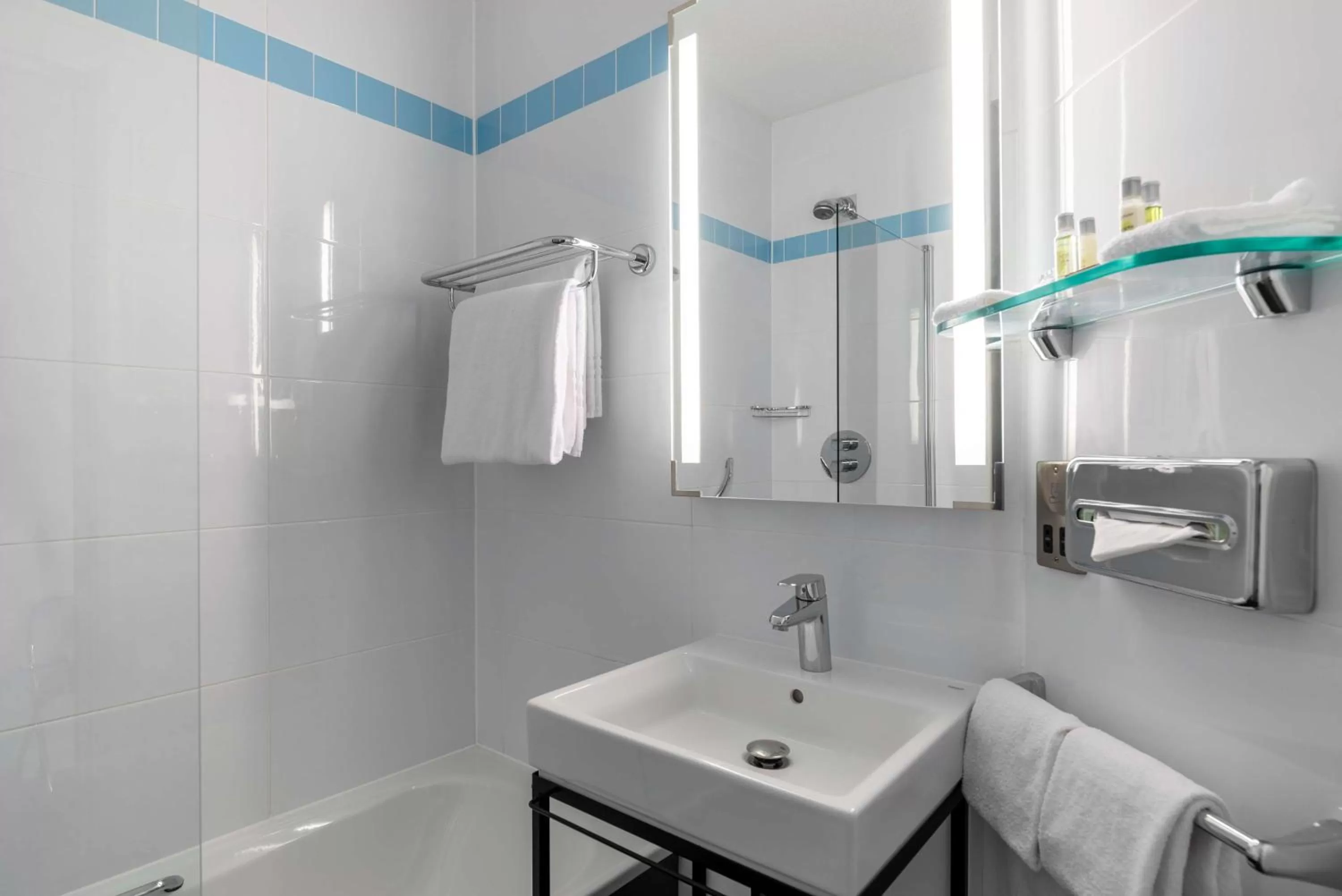 Bathroom in Hilton Garden Inn London Heathrow Airport