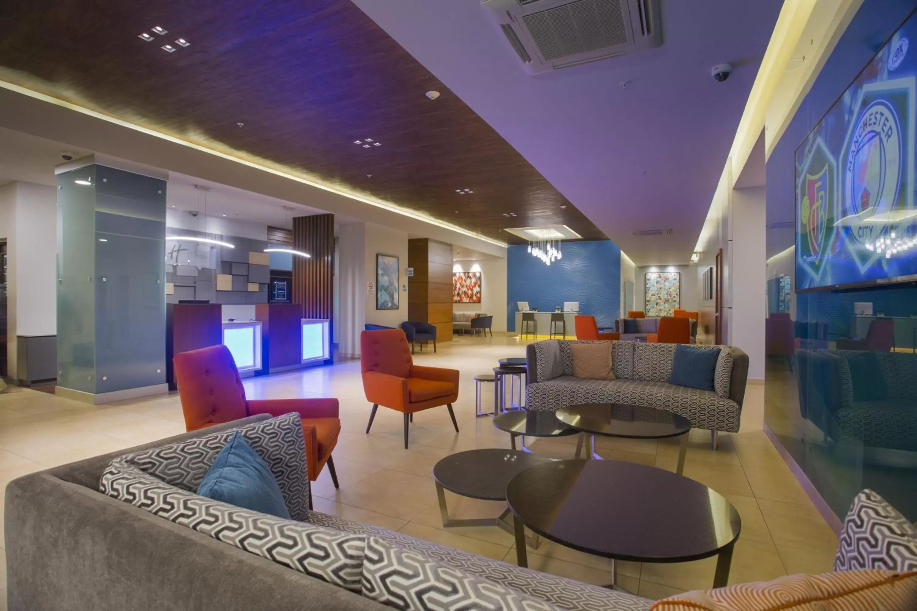 Property building, Lounge/Bar in Holiday Inn Express Mérida, an IHG Hotel