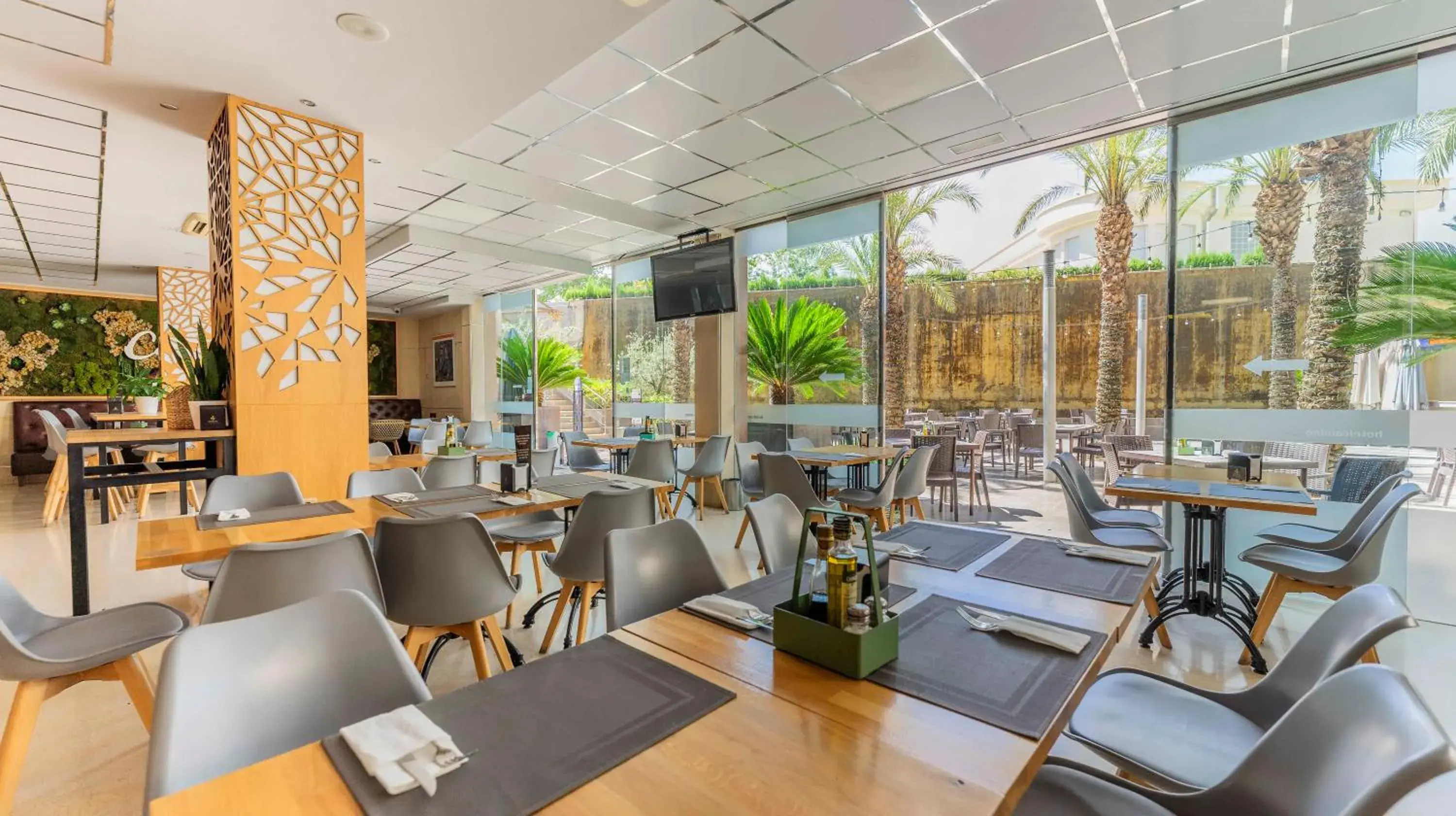 Dining area, Restaurant/Places to Eat in Checkin Camino de Granada