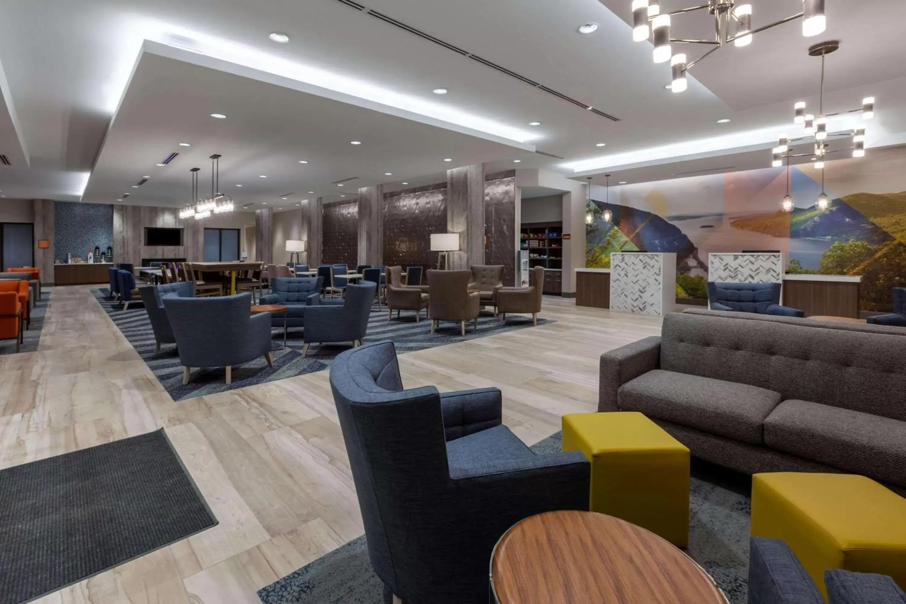 Lobby or reception, Lounge/Bar in La Quinta Inn & Suites by Wyndham Middletown