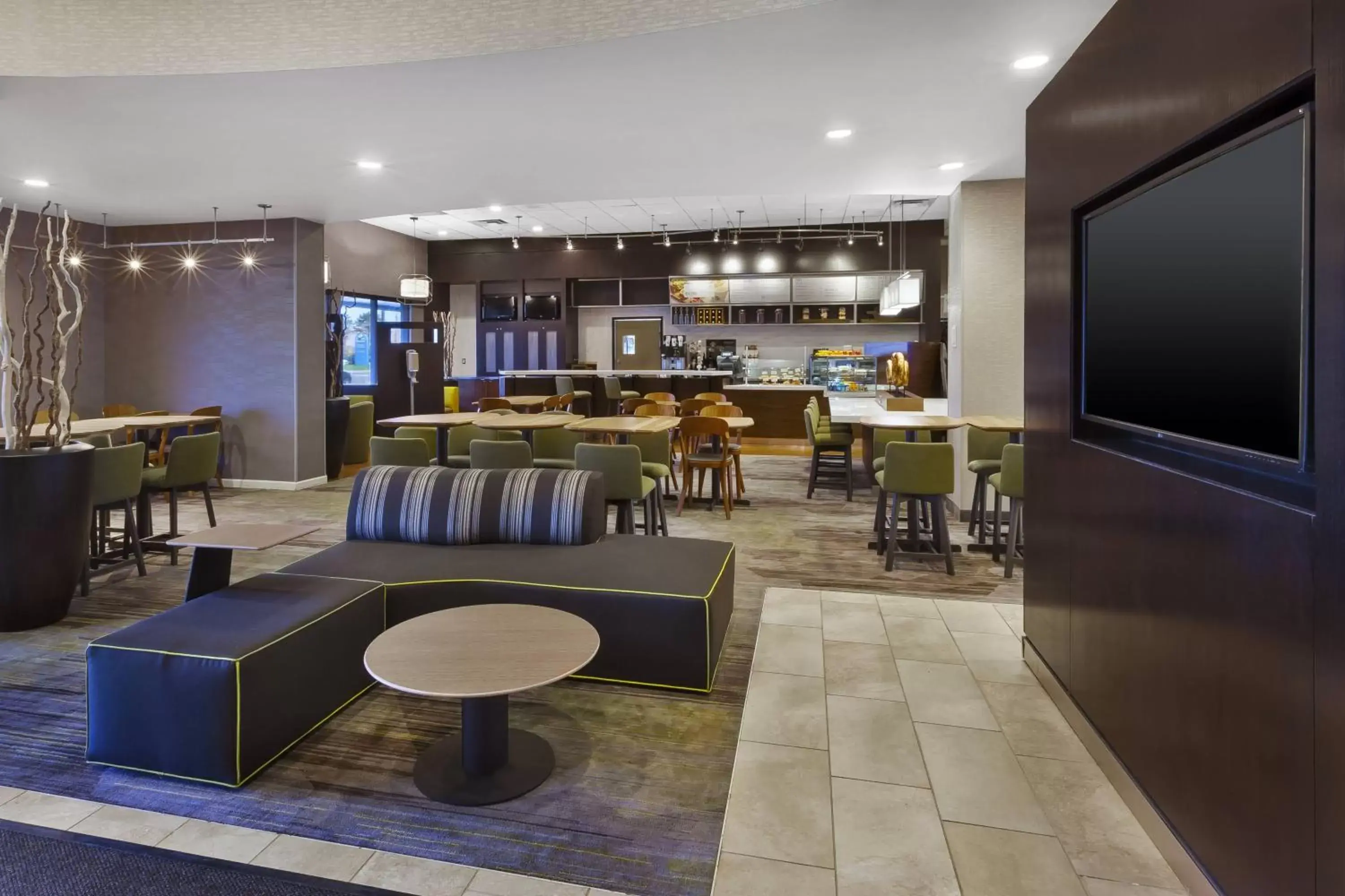 Lobby or reception, Restaurant/Places to Eat in Courtyard by Marriott Secaucus Meadowlands