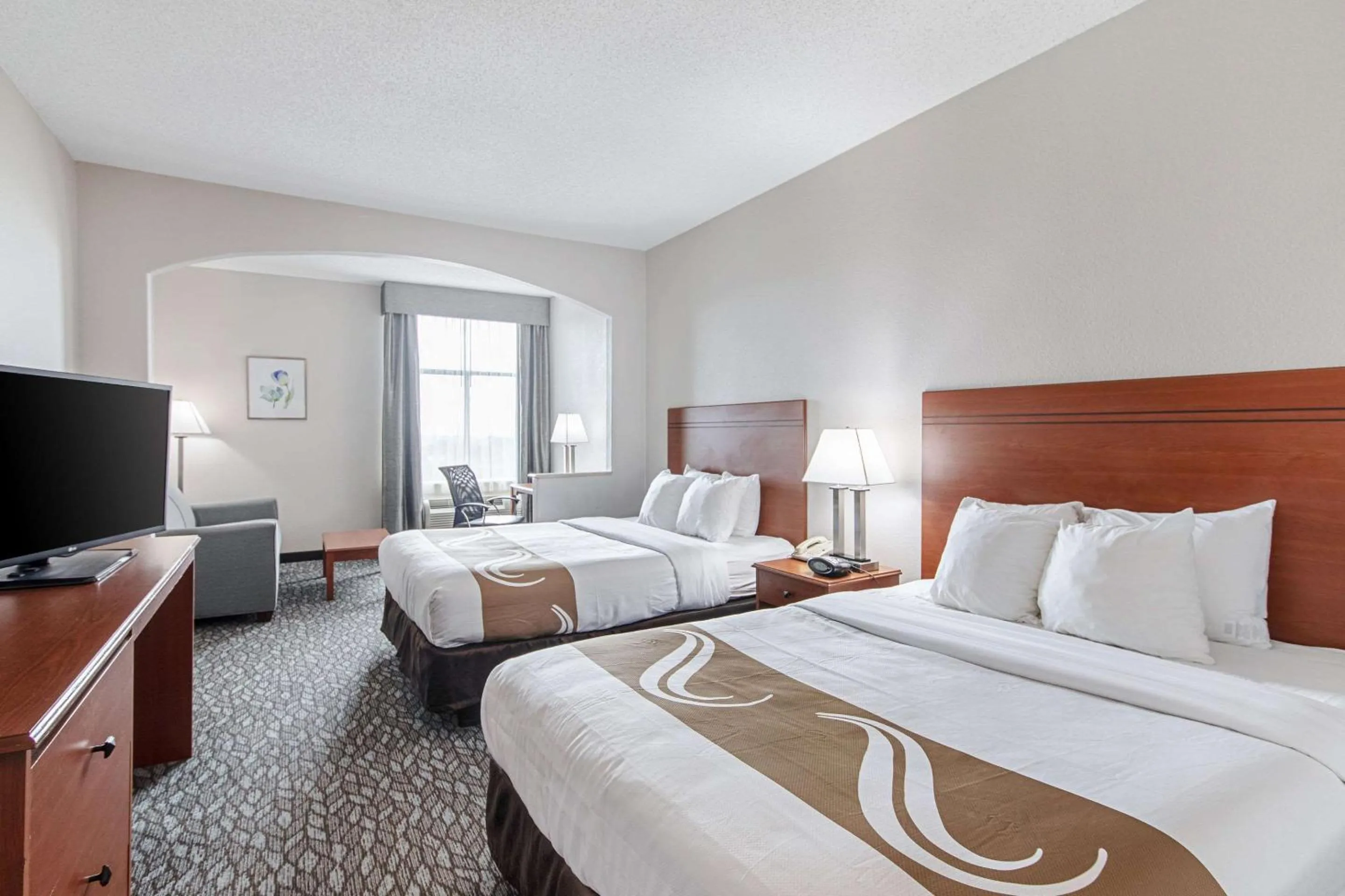 Bedroom, Bed in Quality Suites Austin South Street Elmo District