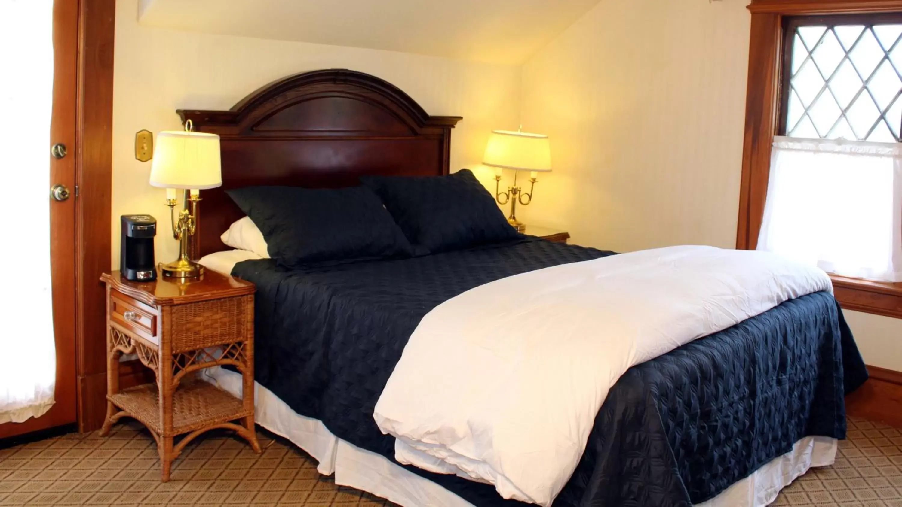 Bed in Pacific Grove Inn