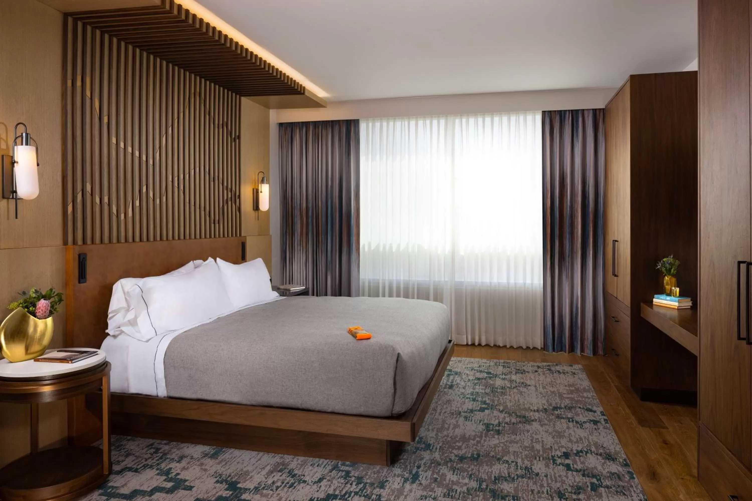 Bedroom, Bed in Canopy By Hilton Scottsdale Old Town