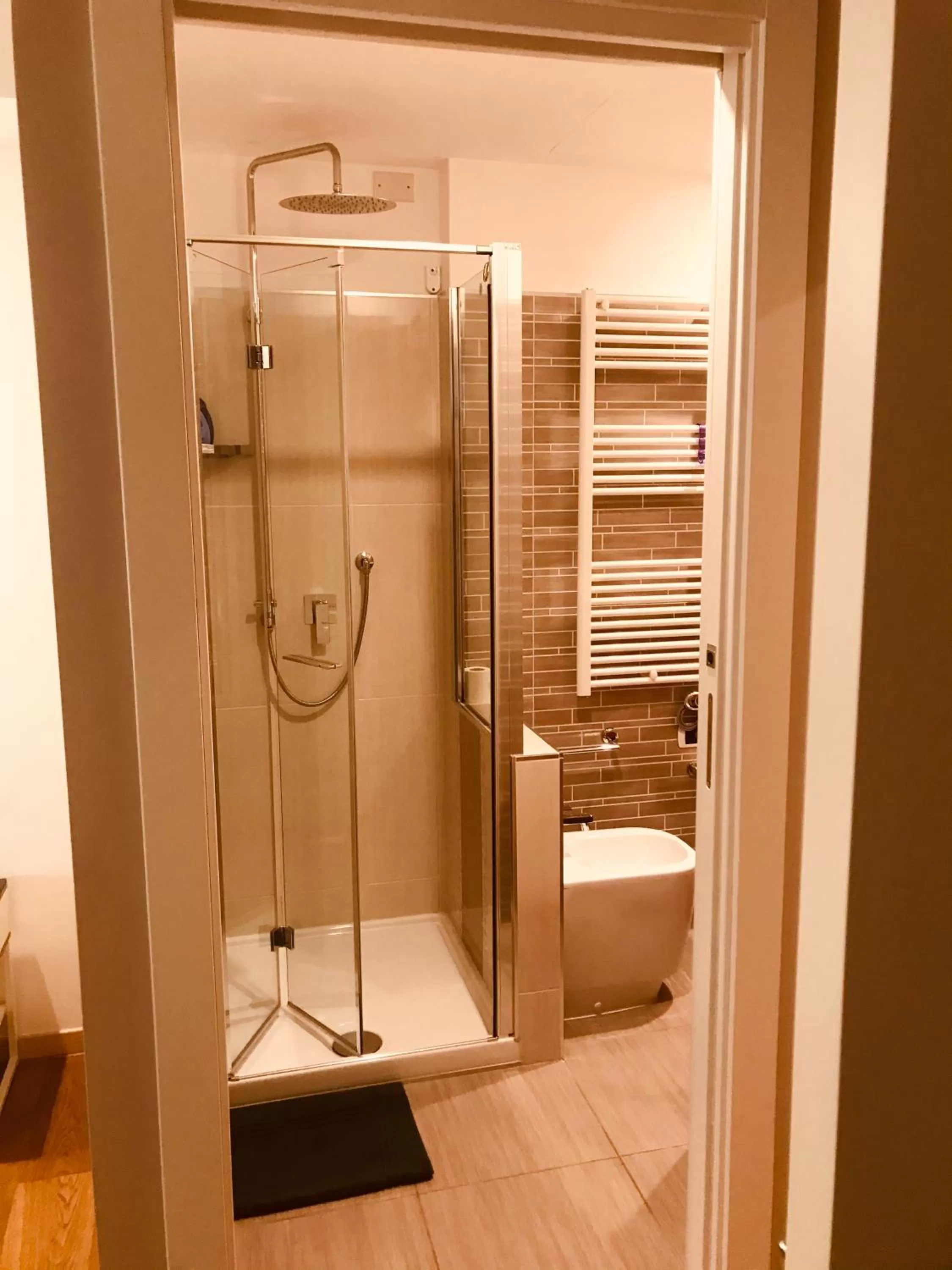 Bathroom in Smart House Rental Rooms FREE PARKING