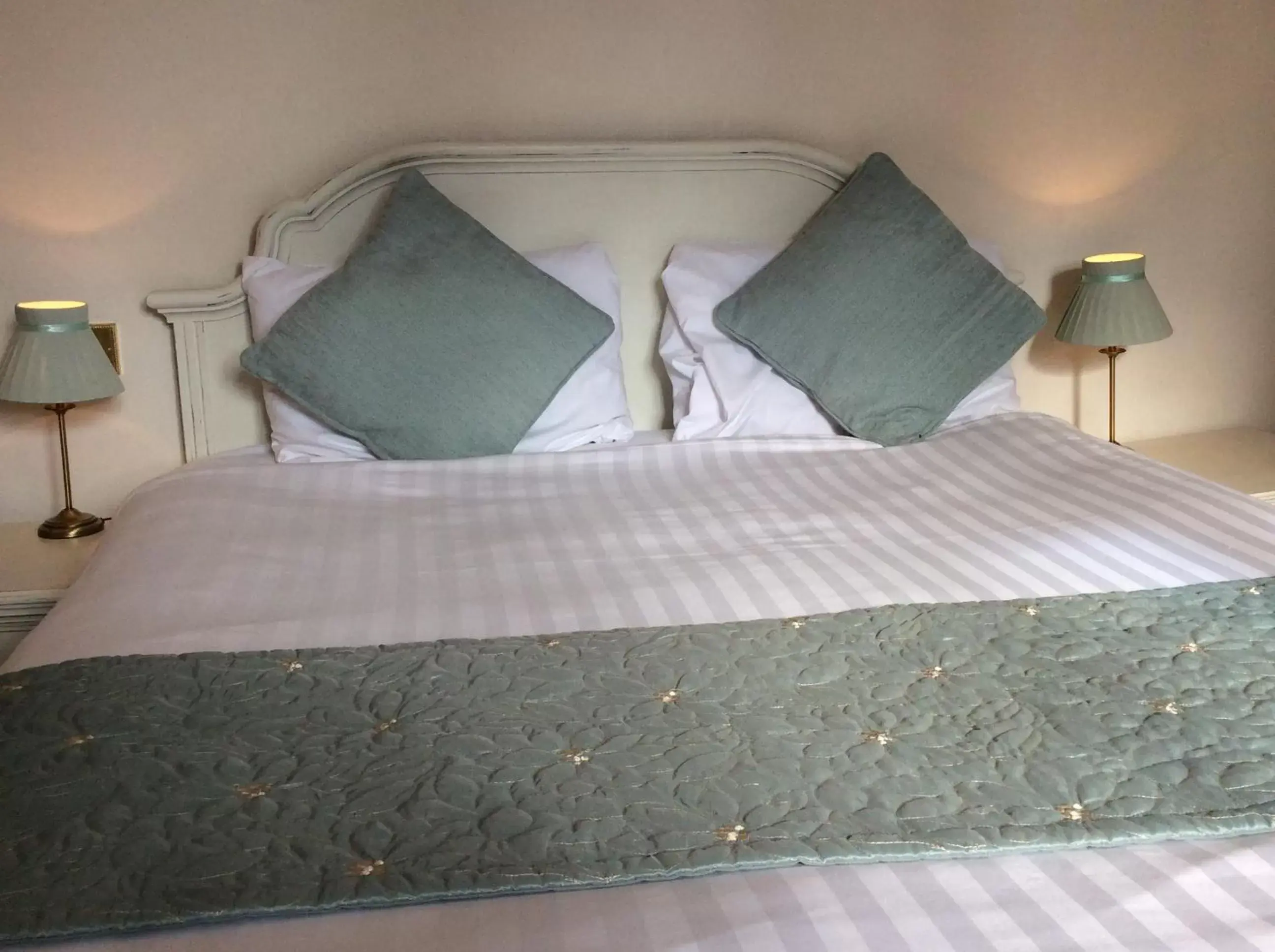 Bed in Bedford Hotel