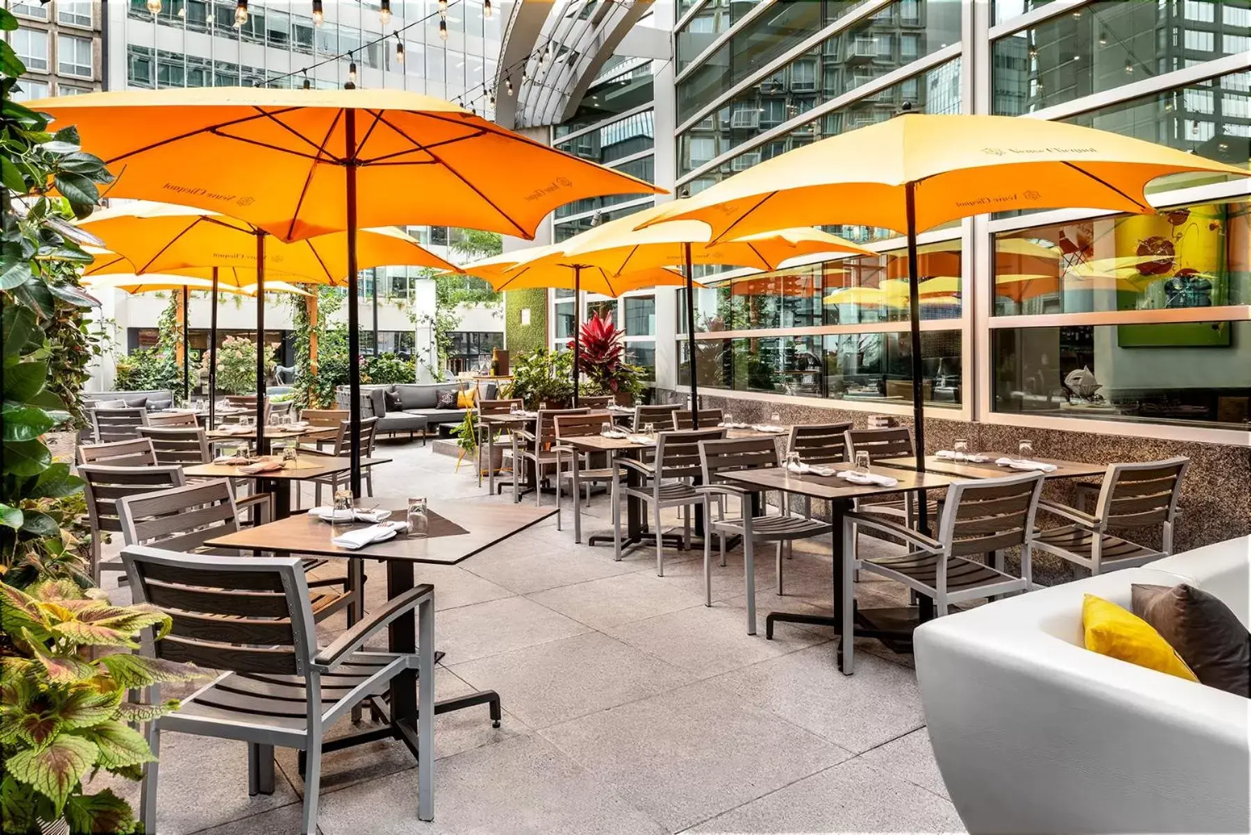 Patio, Restaurant/Places to Eat in Sofitel Montreal Golden Mile