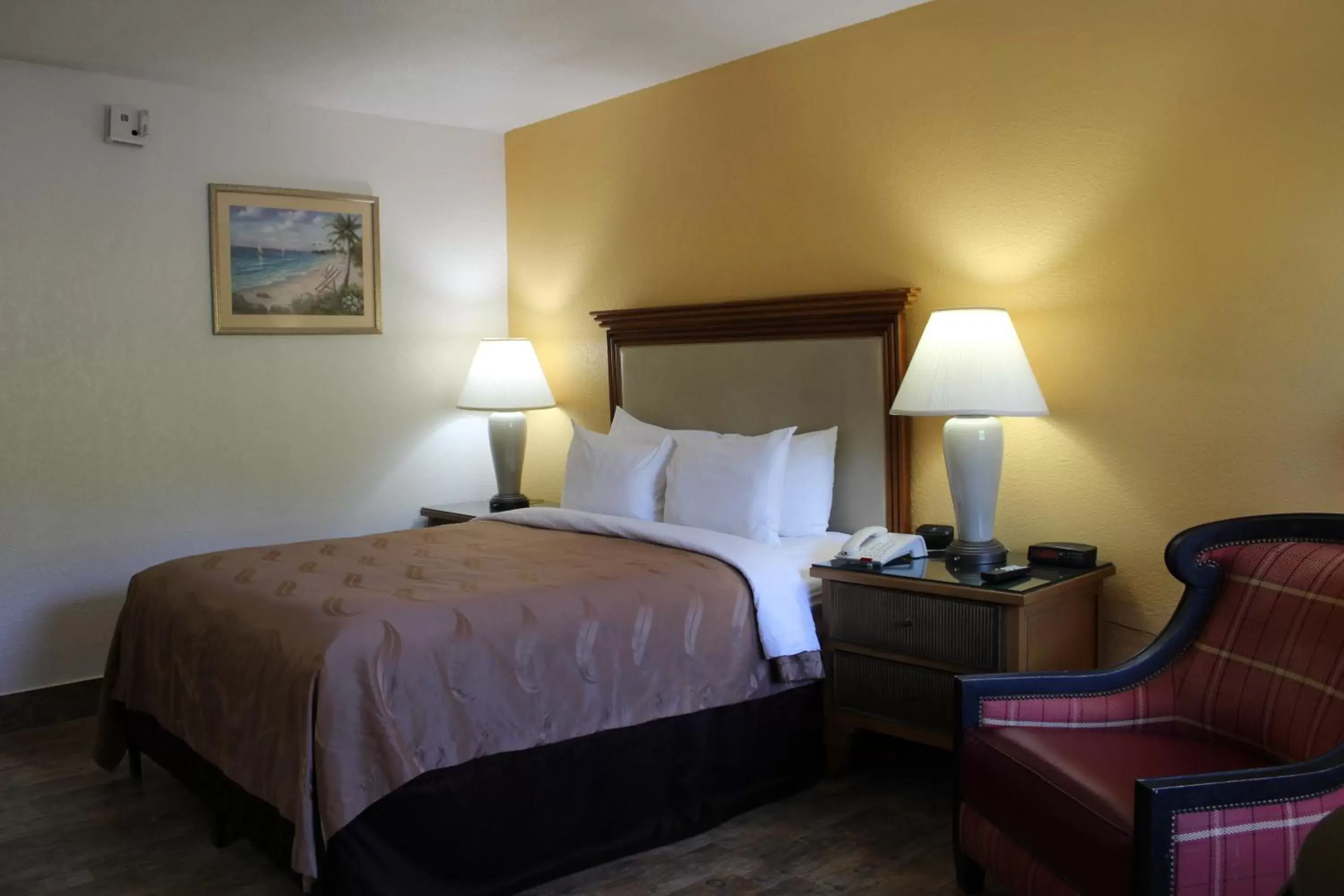Queen Room with Bathtub - Disability Access/Non-Smoking - Exterior Hall in Quality Inn Florida City - Gateway to the Keys
