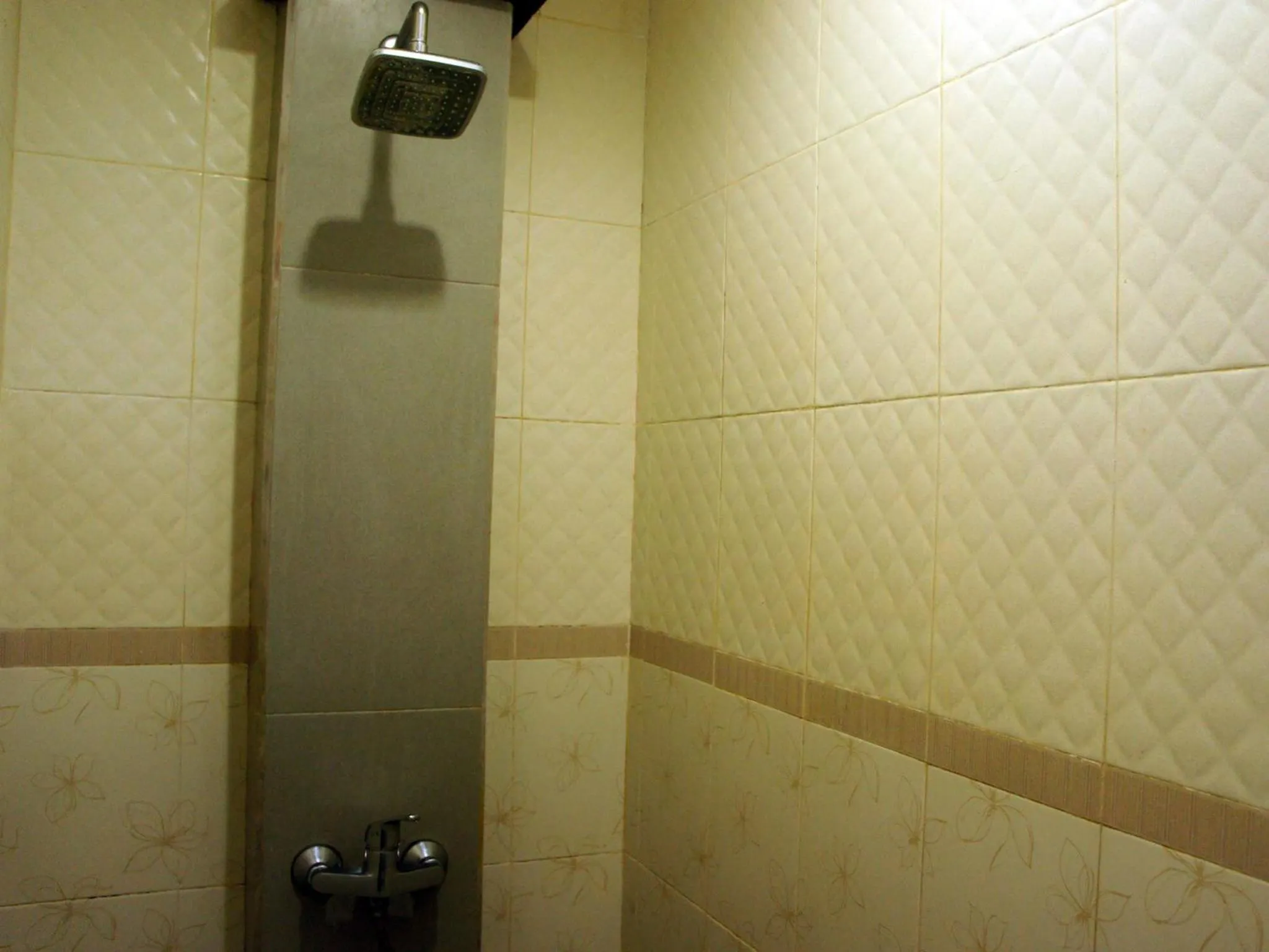 Shower in Waringin Homestay