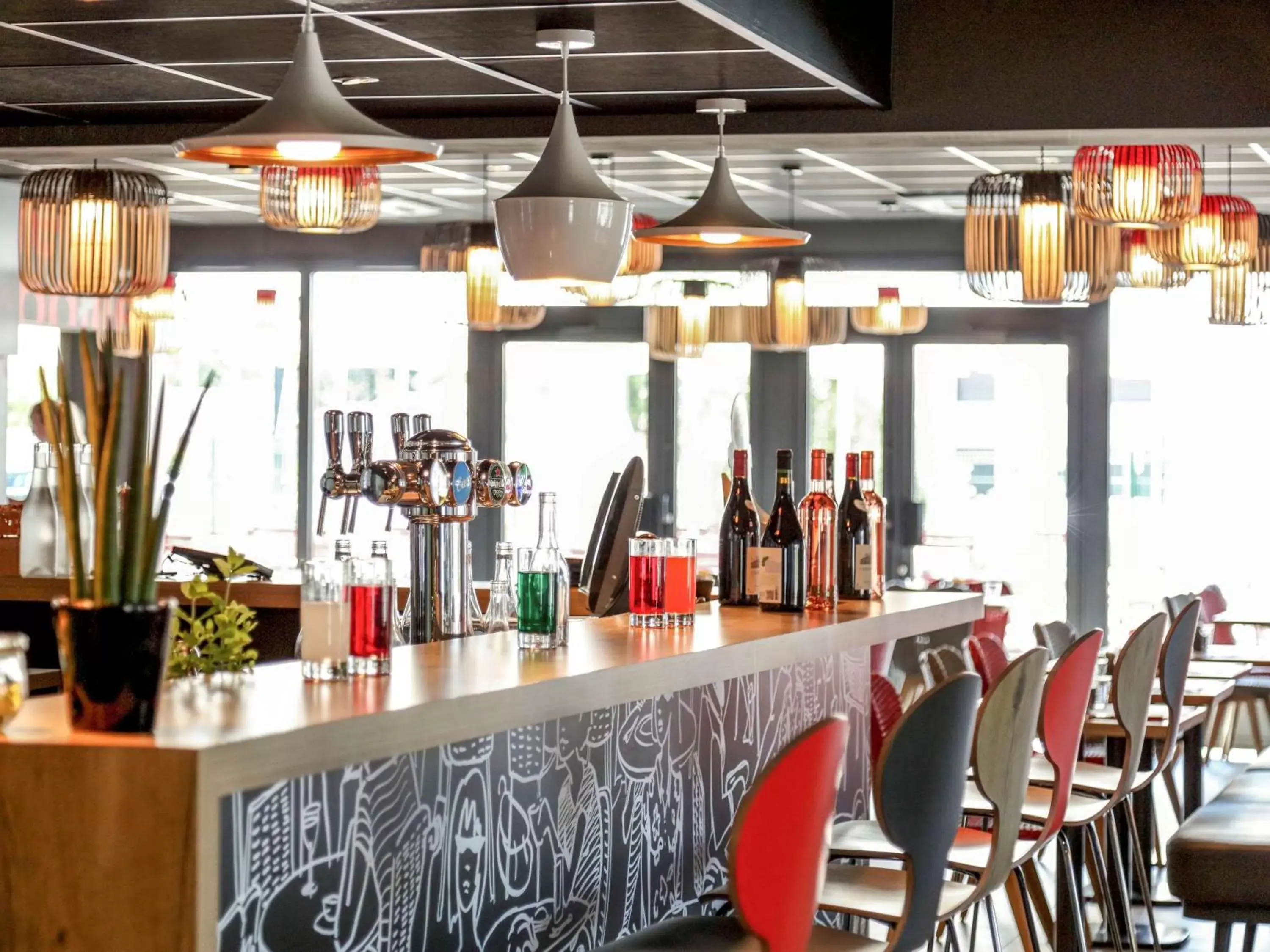 Restaurant/places to eat, Lounge/Bar in ibis Orange Centre