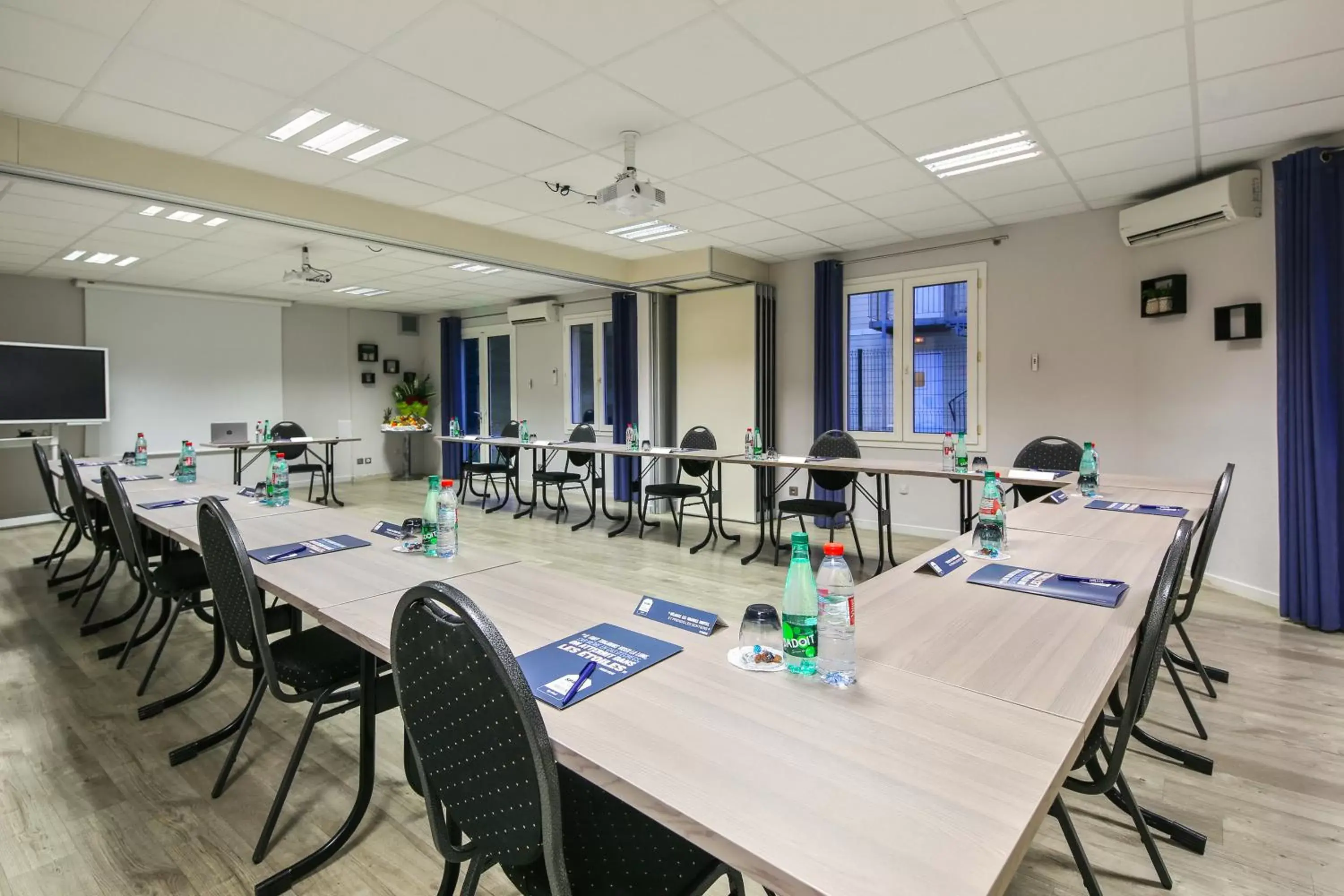 Meeting/conference room in Kyriad Lyon Est - Bron Eurexpo Le Cottage