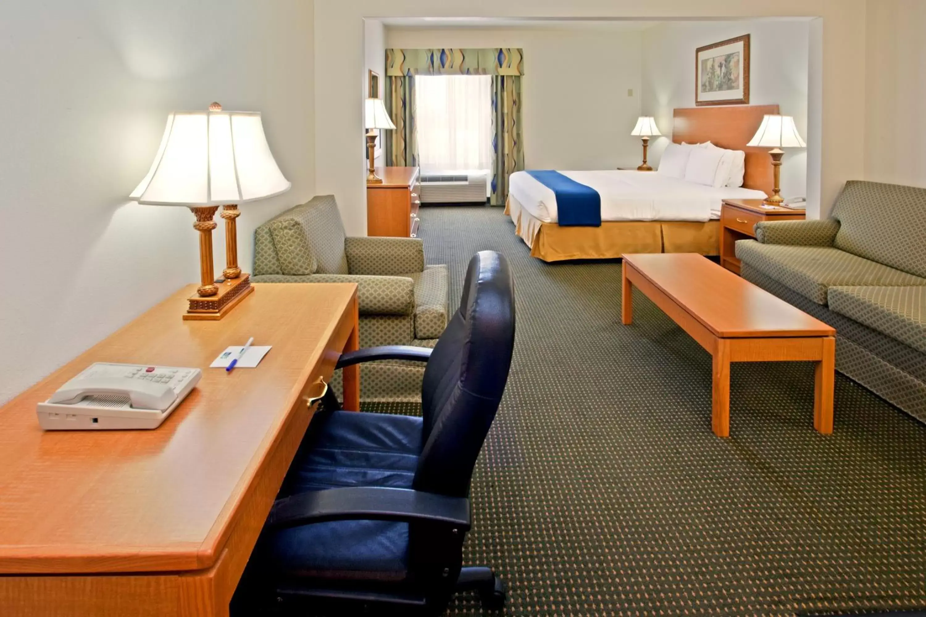 Photo of the whole room in Holiday Inn Express Hotel & Suites Columbus, an IHG Hotel