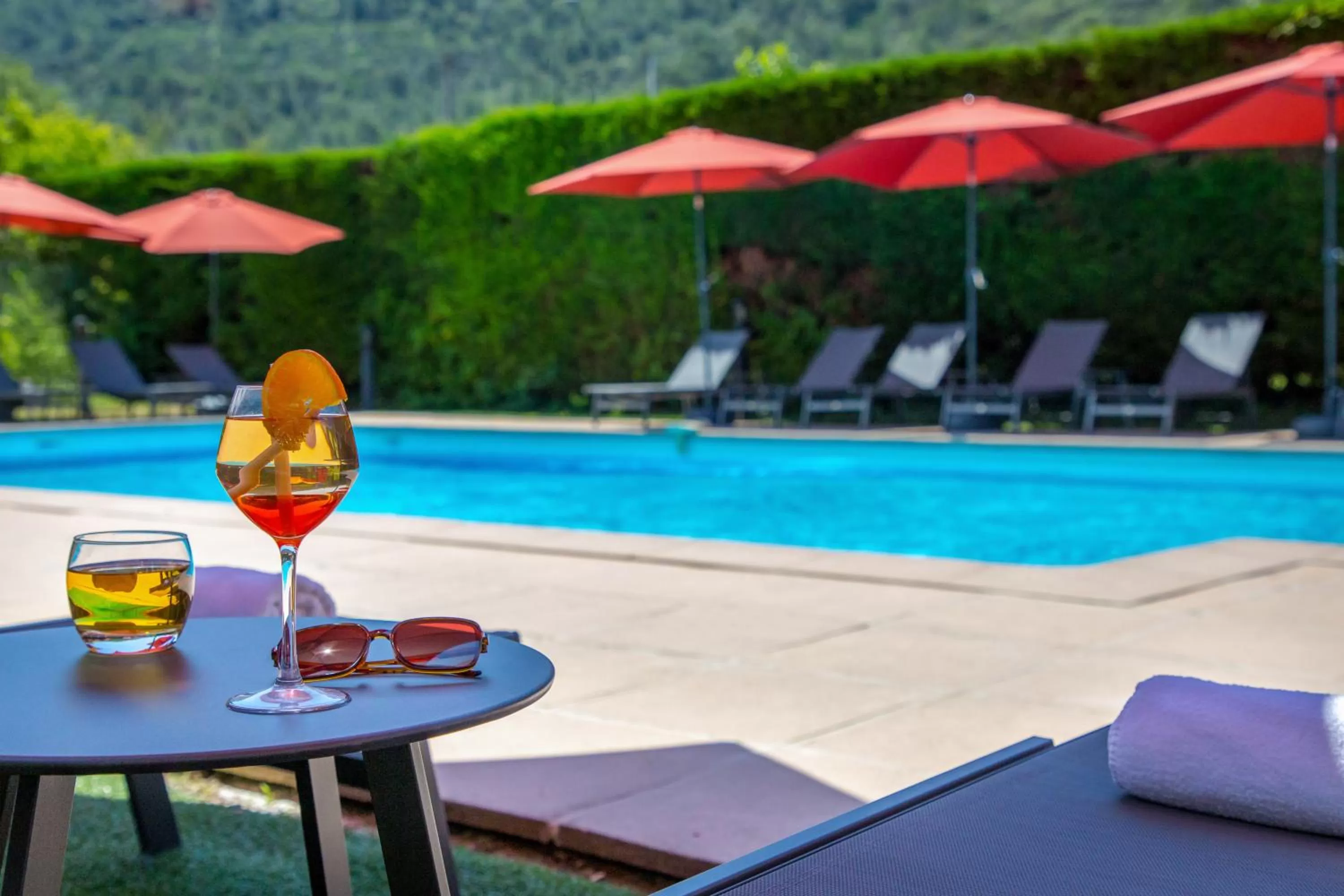 Swimming pool in KYRIAD MARSEILLE EST - Aubagne Gémenos