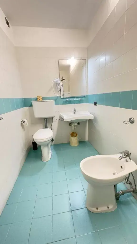 Bathroom in PICCOLO HOTEL Con Access ZTL !!! Ɲel Ƈentro Storico di Ƒirenze !!!