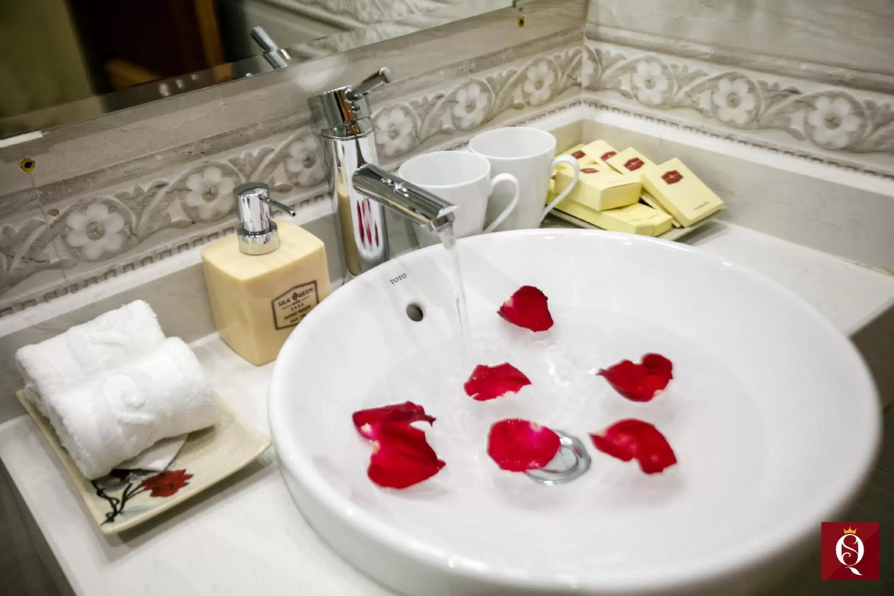 Bathroom in Silk Queen Grand Hotel