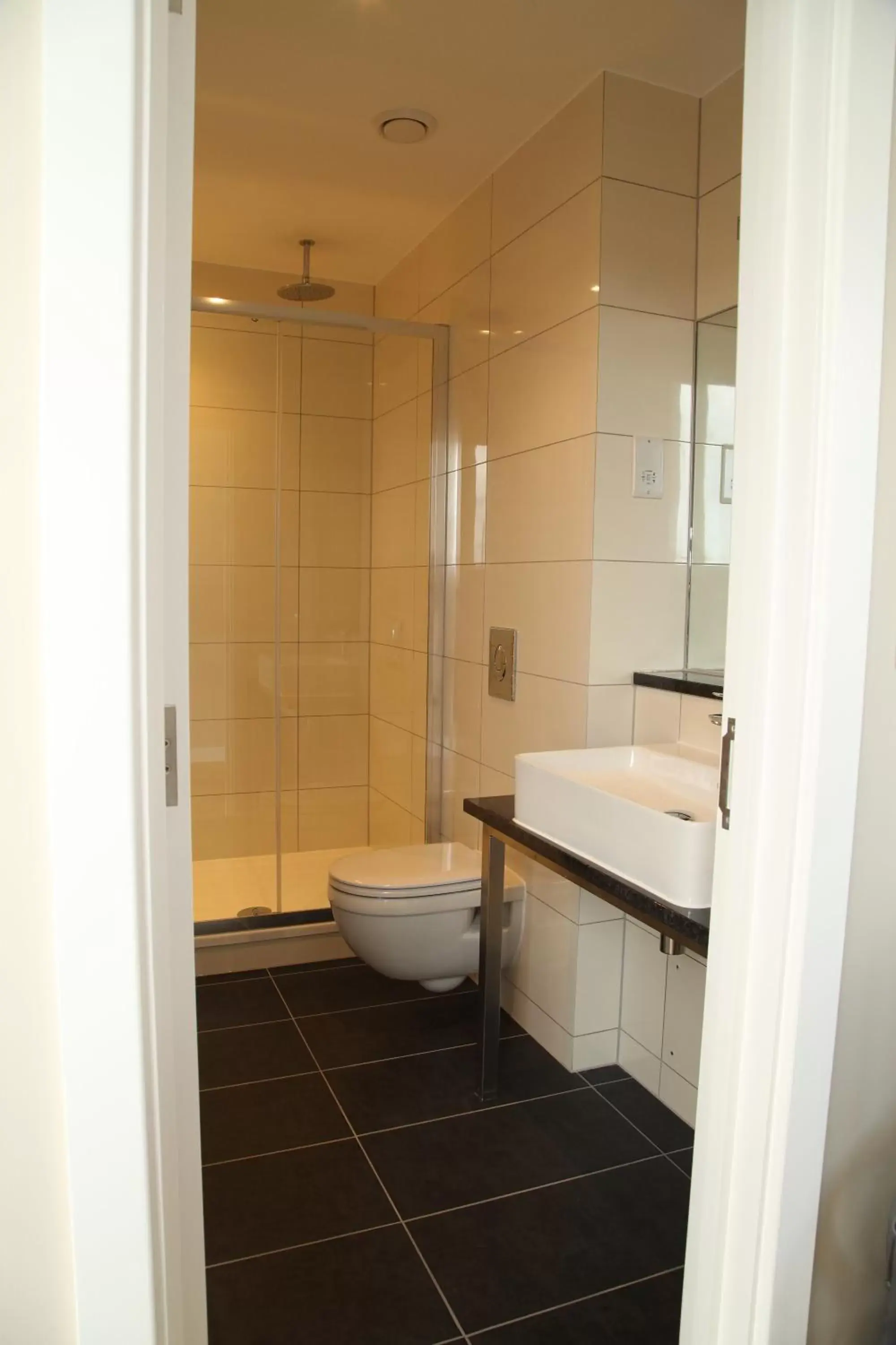 Bathroom in Wombat's City Hostel London