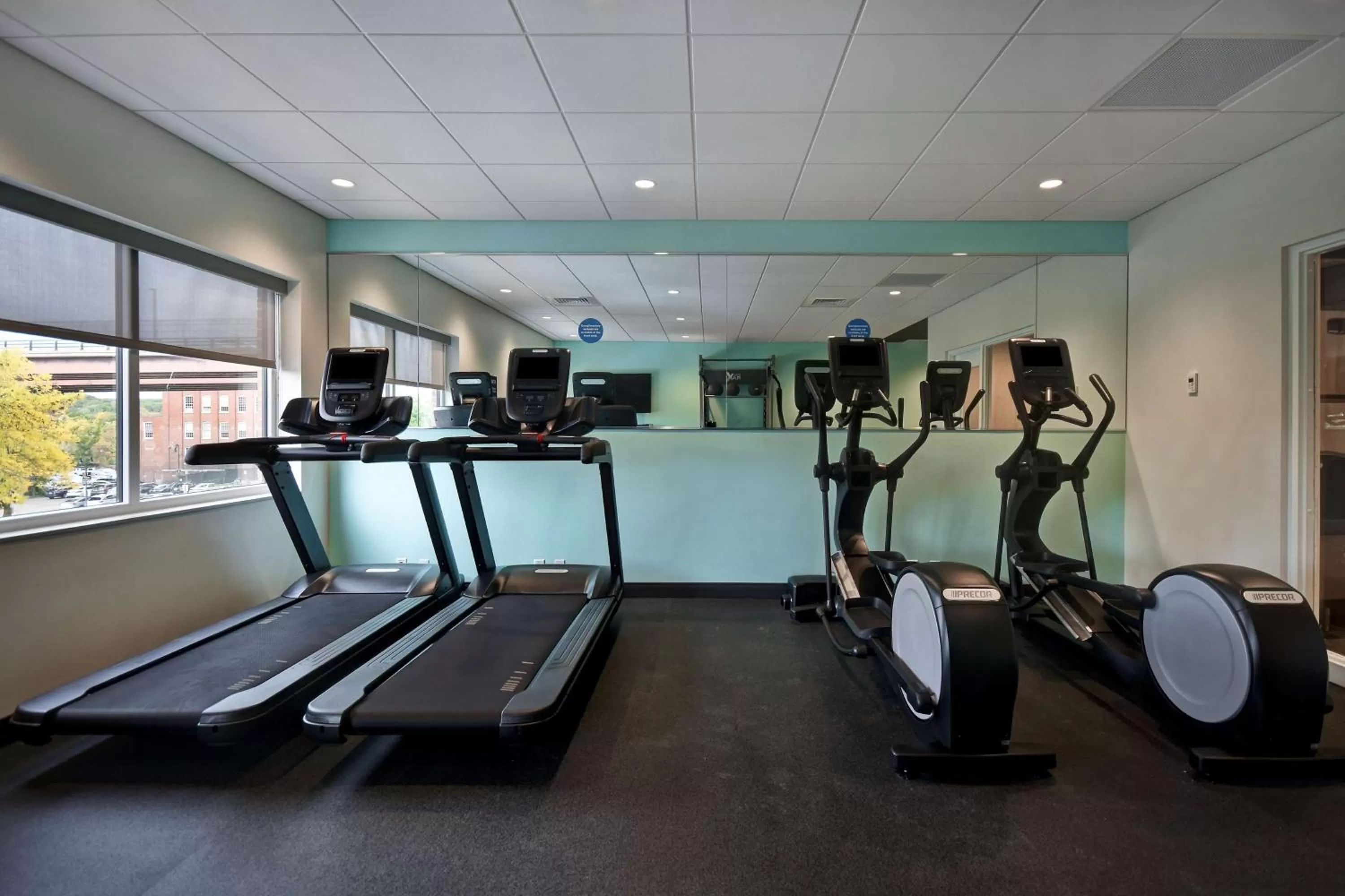 Fitness centre/facilities in Tru By Hilton Manchester Downtown