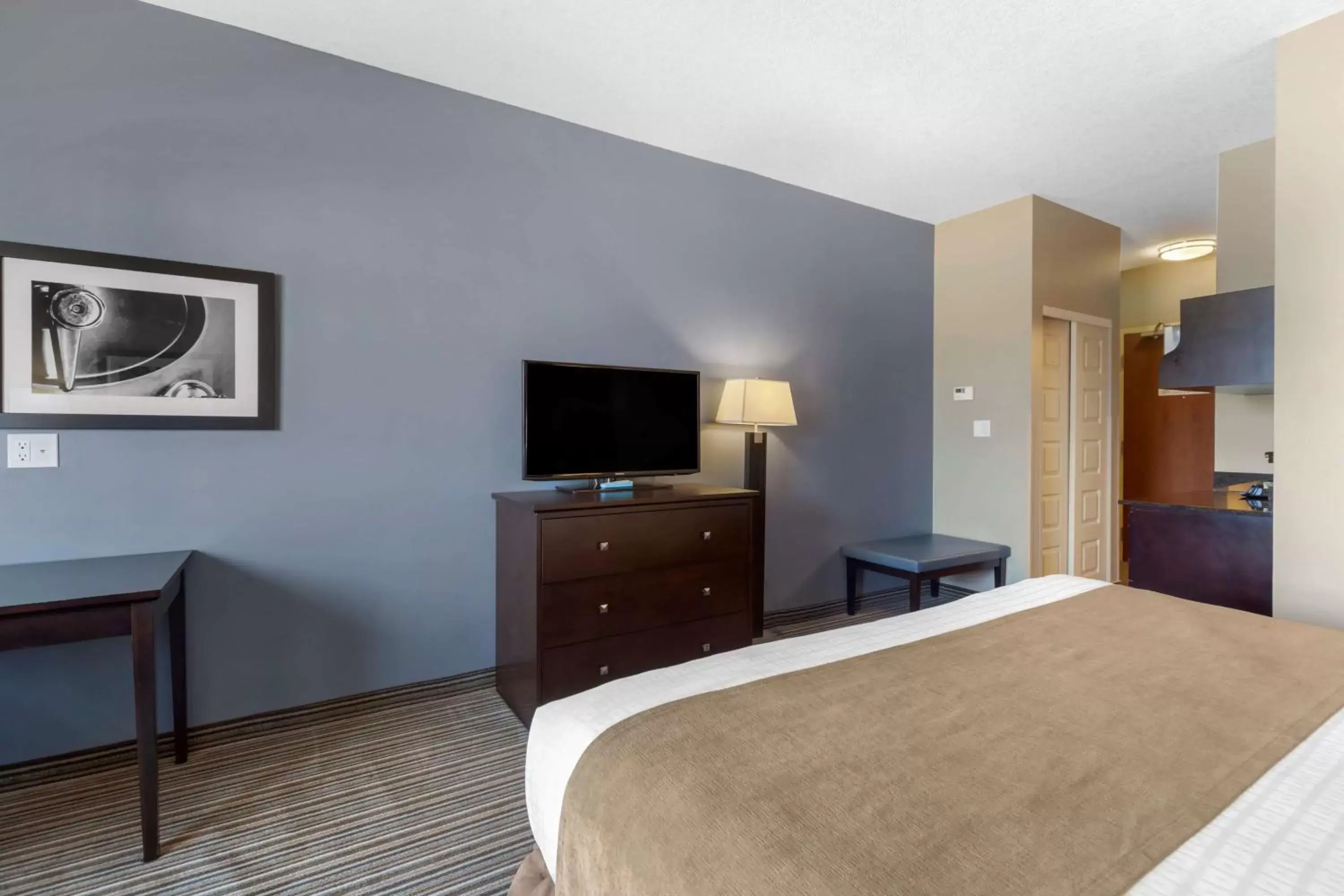 Bedroom, Bed in Best Western PLUS Fort Saskatchewan Inn & Suites