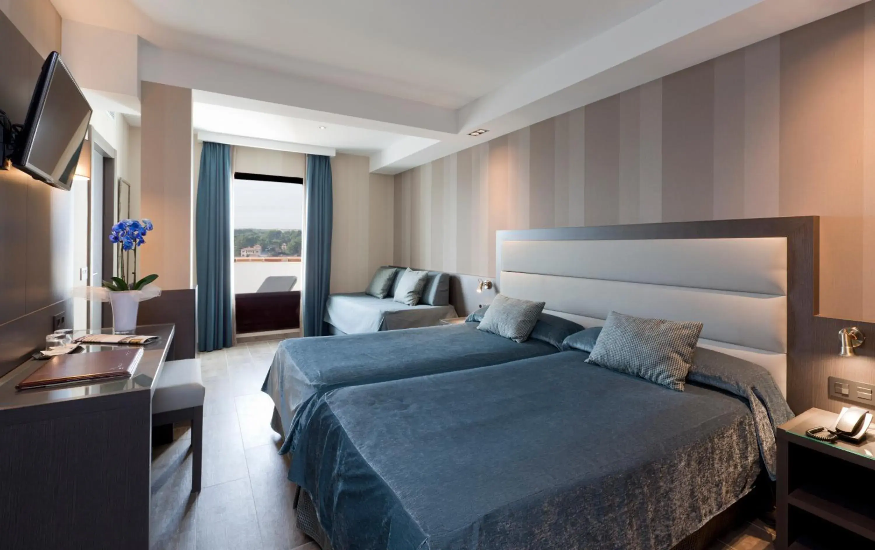 Off site, Bed in Reina Cristina