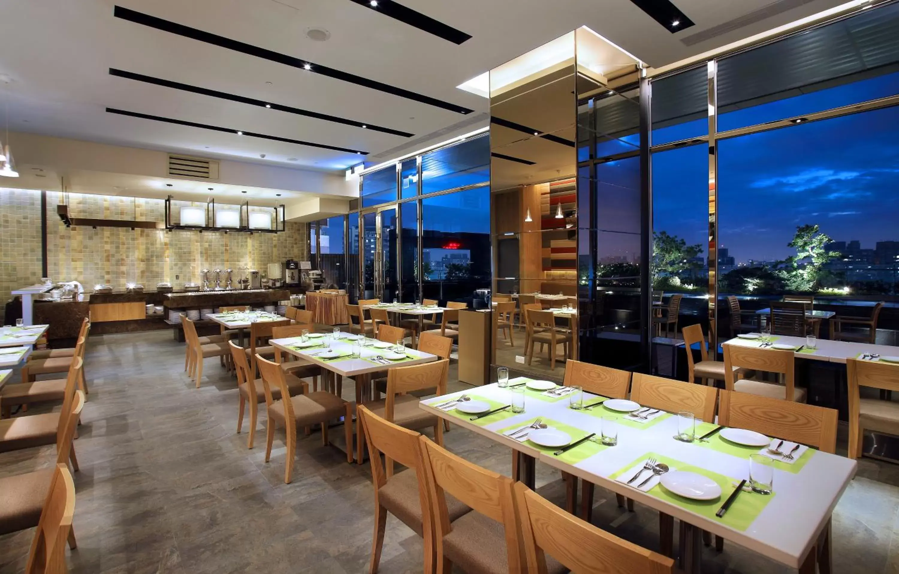 Restaurant/Places to Eat in Park City Hotel - Luzhou Taipei