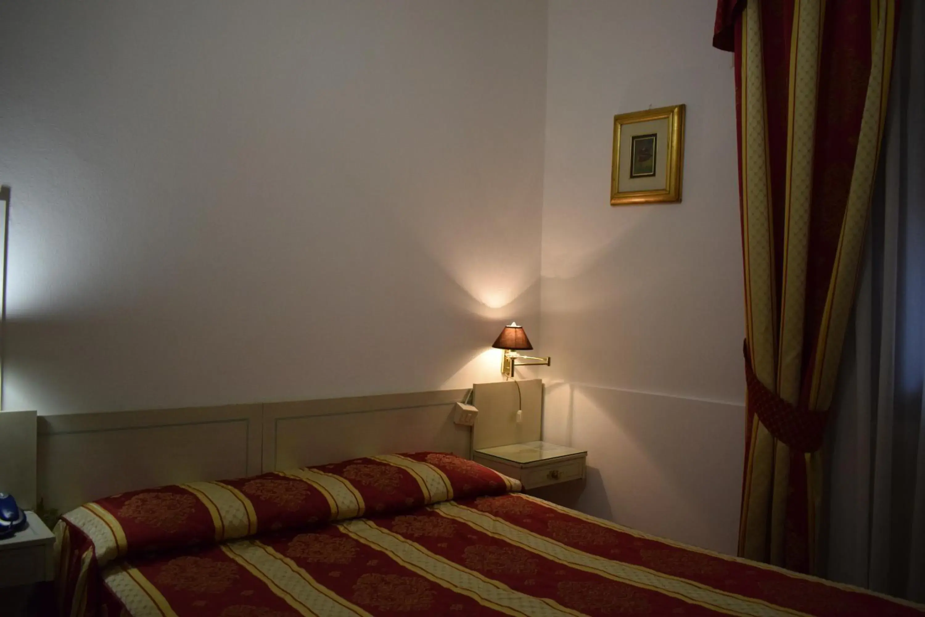 Bed in Albergo Basilea