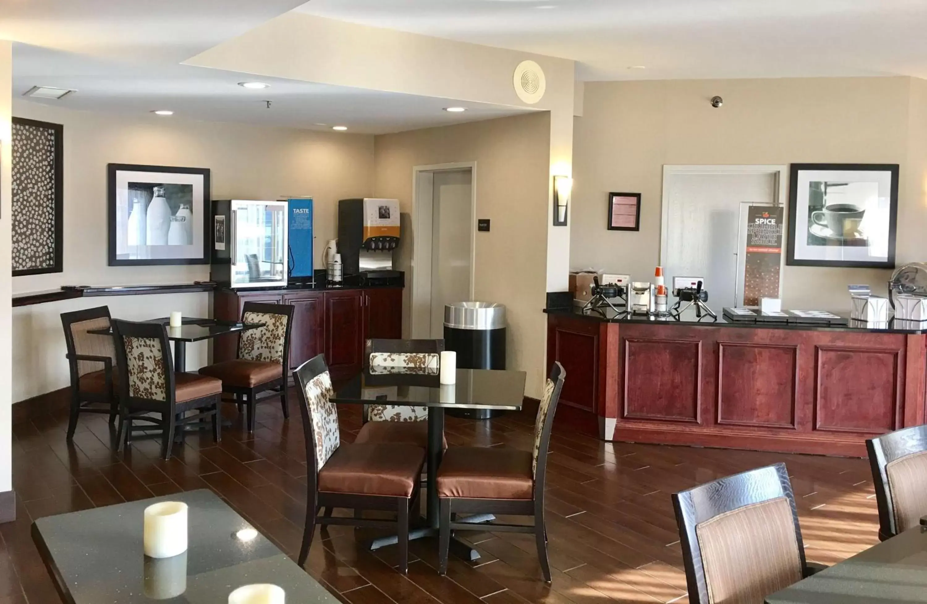 Breakfast, Restaurant/Places to Eat in Hampton Inn Sevierville