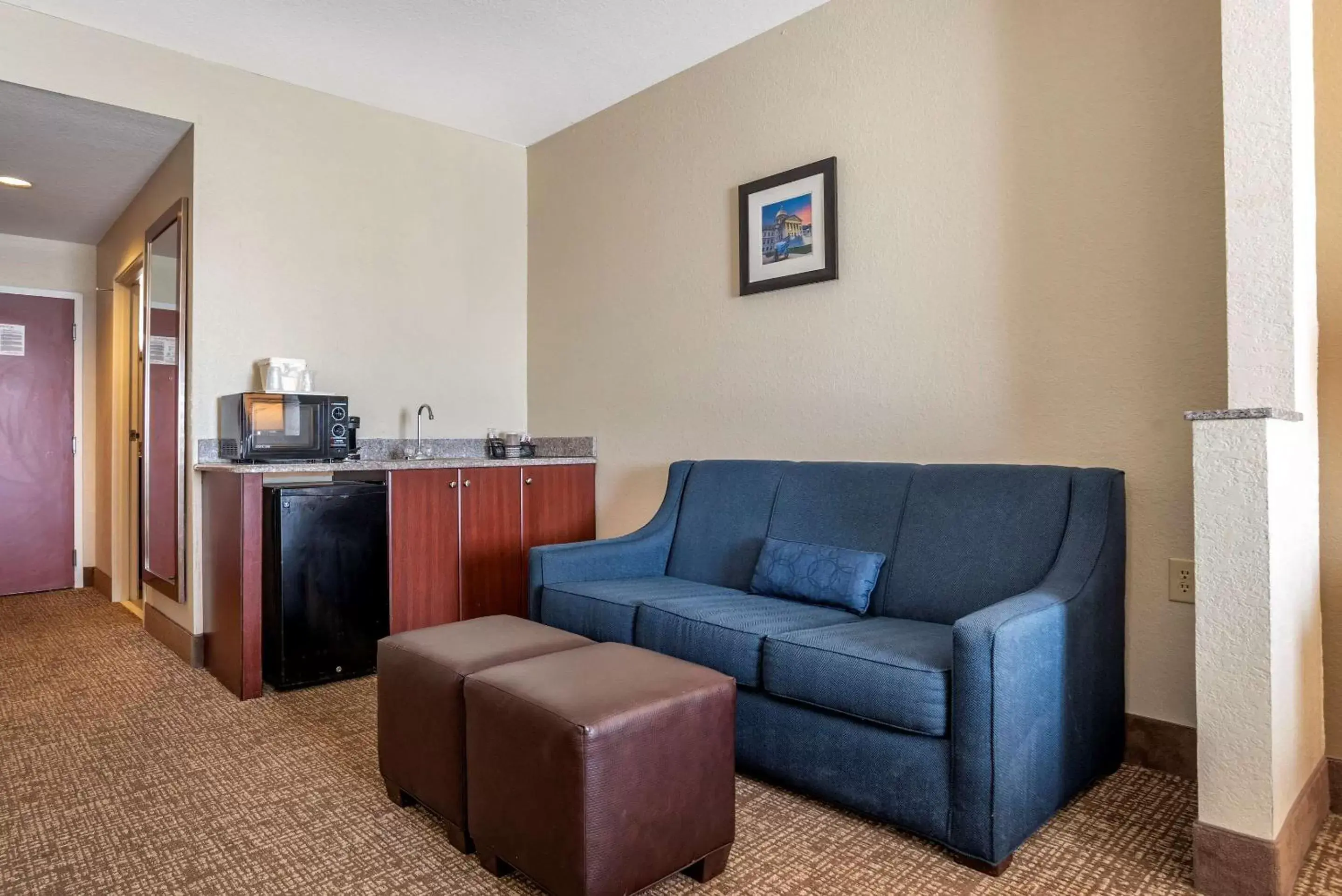 Photo of the whole room, Seating Area in Comfort Inn & Suites Clinton