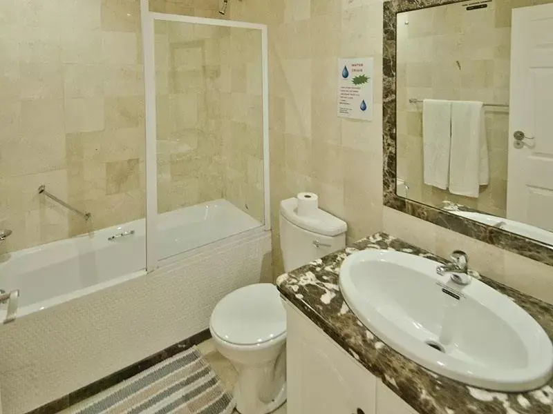 Bathroom in The Russel Hotel Bathroom in The Russel Hotel