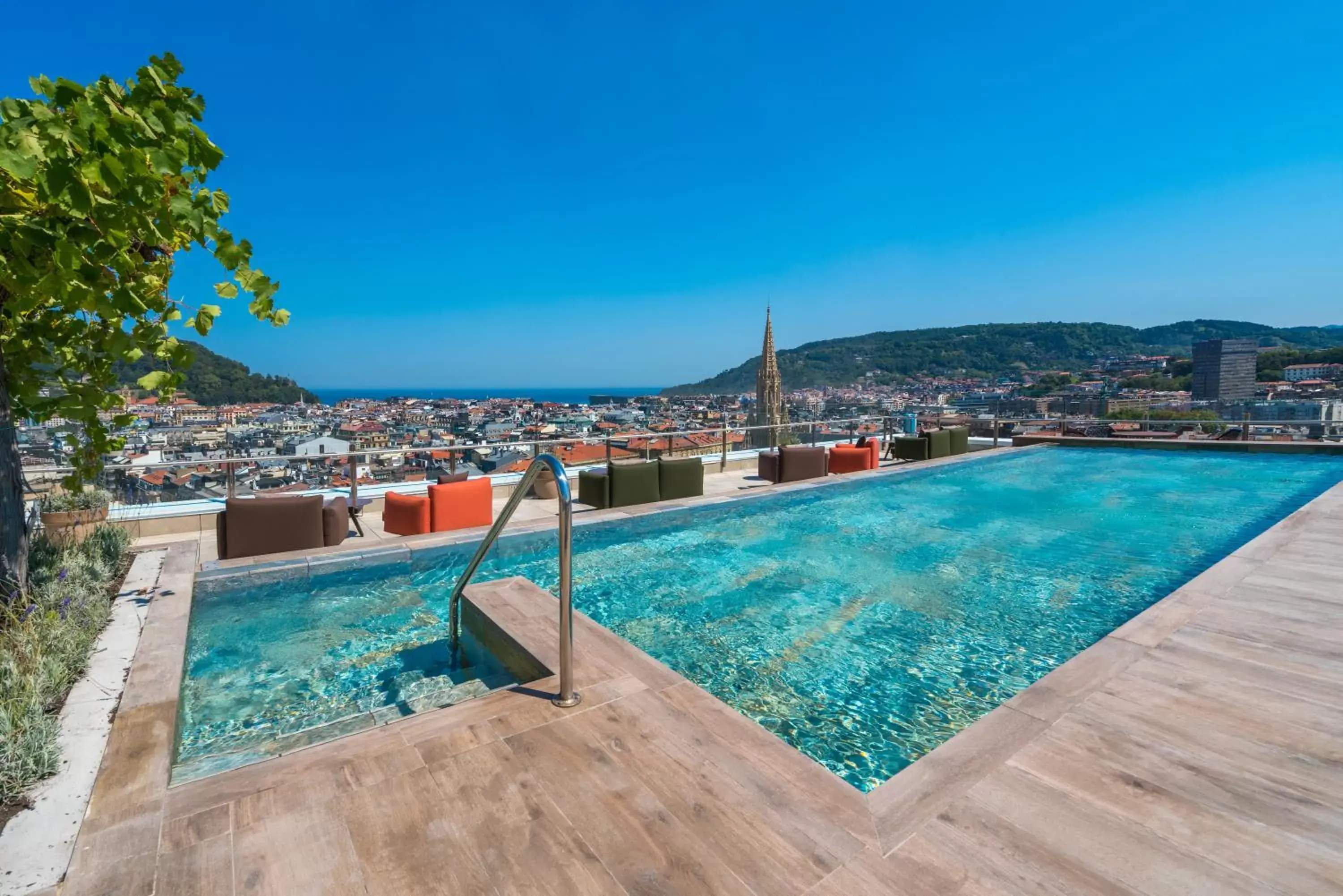 Balcony/Terrace, Swimming Pool in Catalonia Donosti