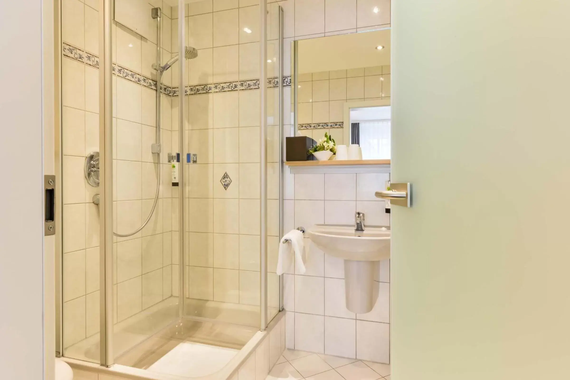 Shower, Bathroom in Hotel Restaurant Sonne