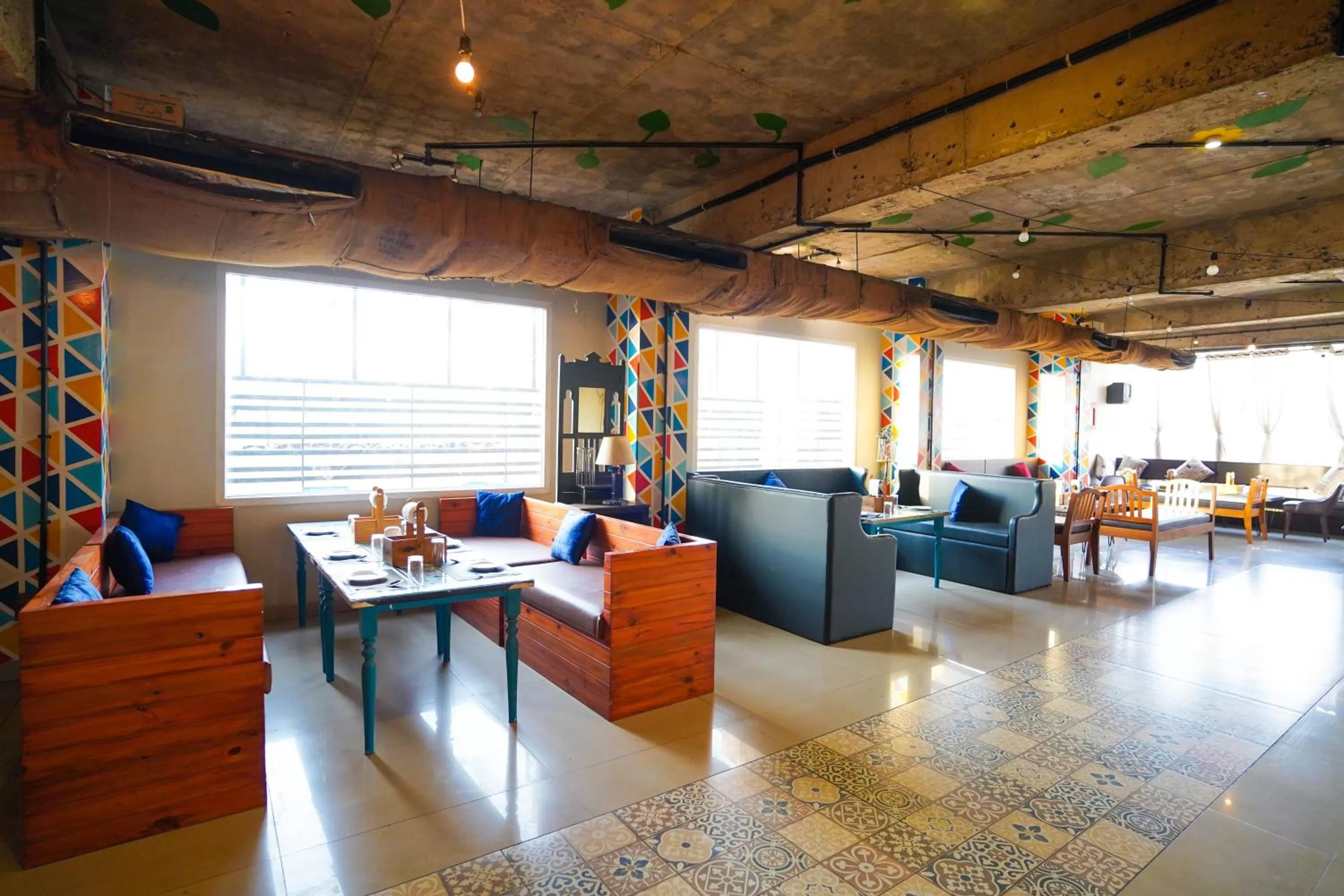 Restaurant/places to eat in Hotel Floret Inn