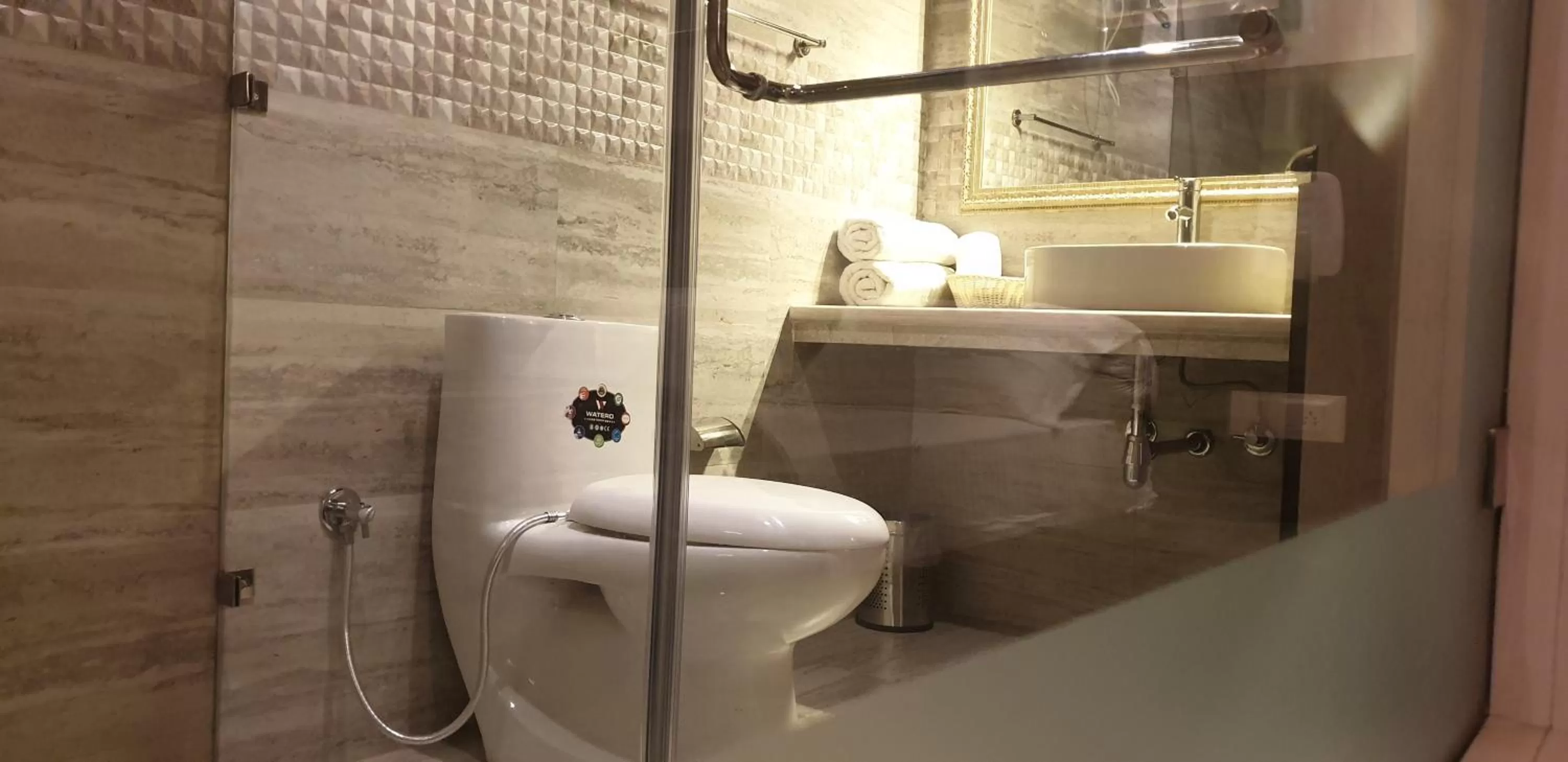 Bathroom in Maple Leaf Hotel