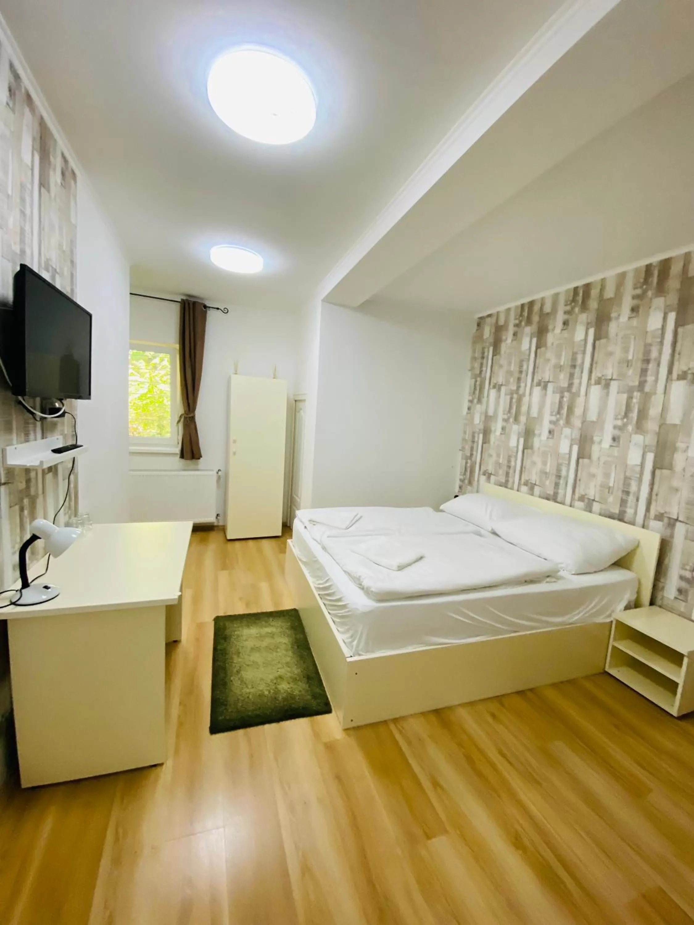 Bedroom, Bed in Easy Star Hotel