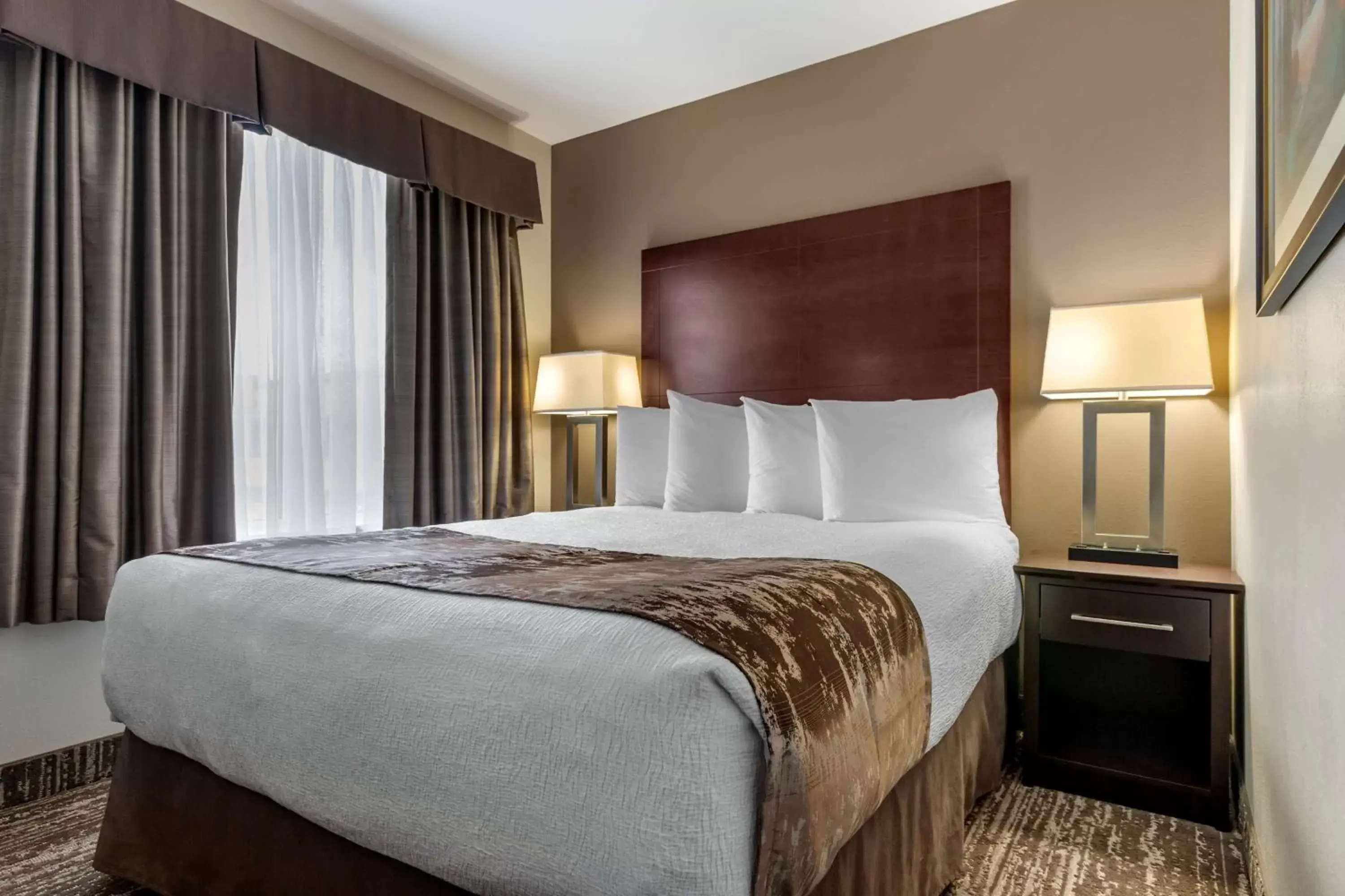 Bedroom, Bed in Best Western Plus Pembina Inn & Suites Bedroom, Bed in Best Western Plus Pembina Inn & Suites