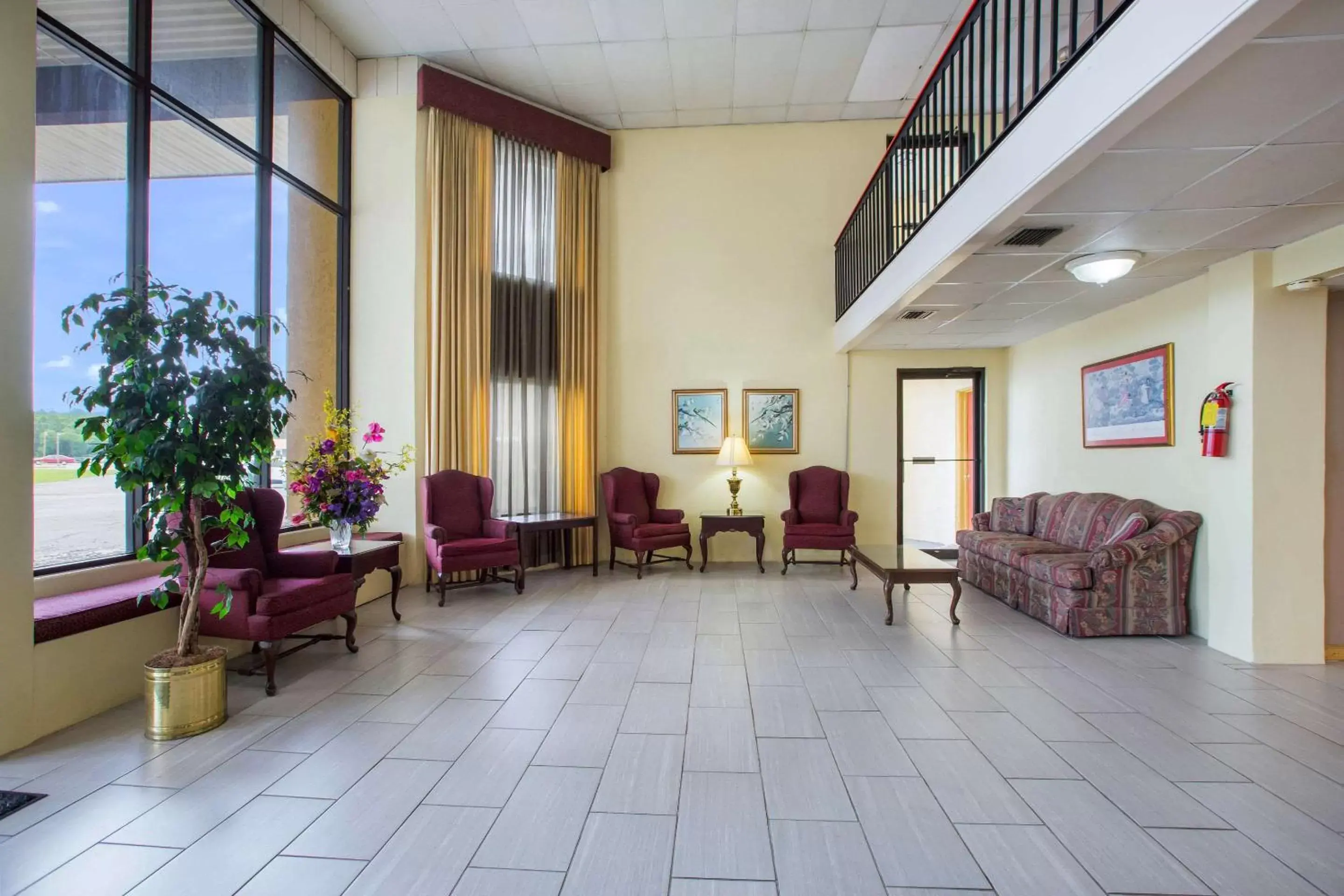 Lobby or reception, Seating Area in Rodeway Inn
