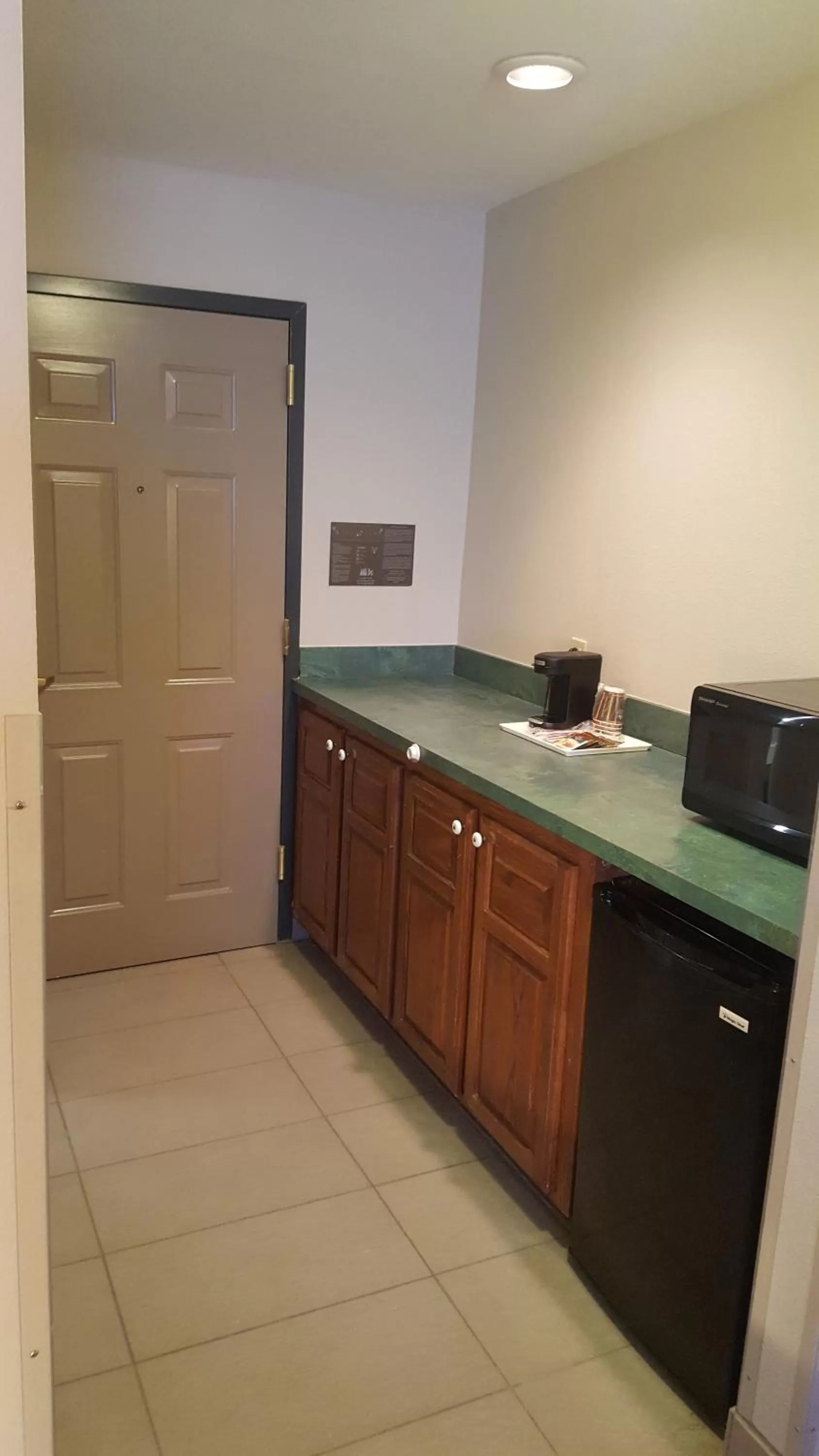 Kitchen or kitchenette in Country Inn & Suites by Radisson, Bryant Little Rock , AR