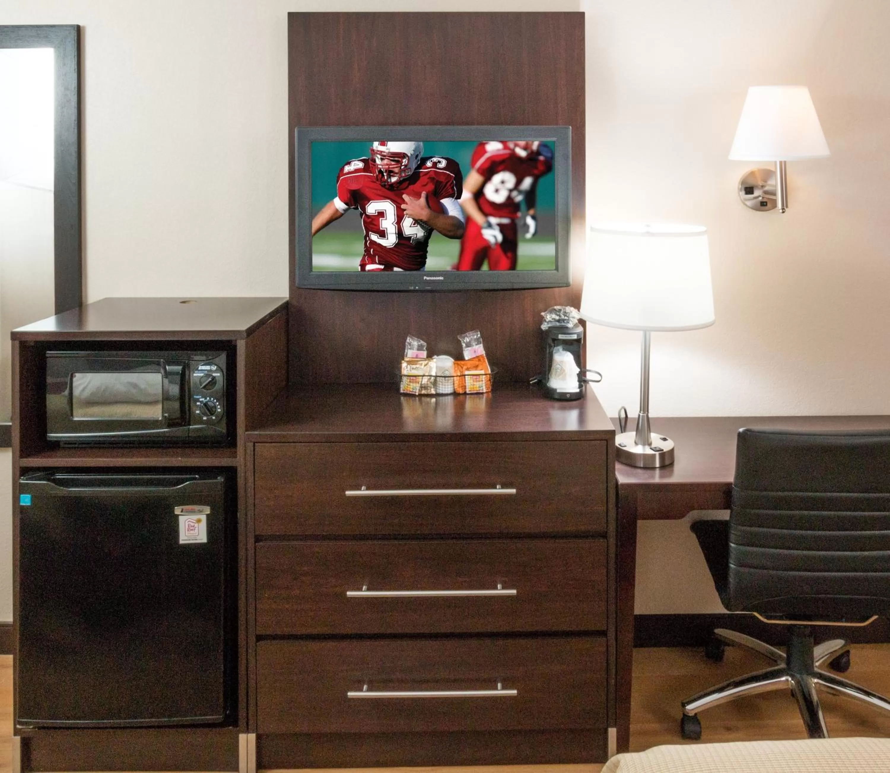 Photo of the whole room in Red Roof Inn PLUS+ Washington DC - Oxon Hill