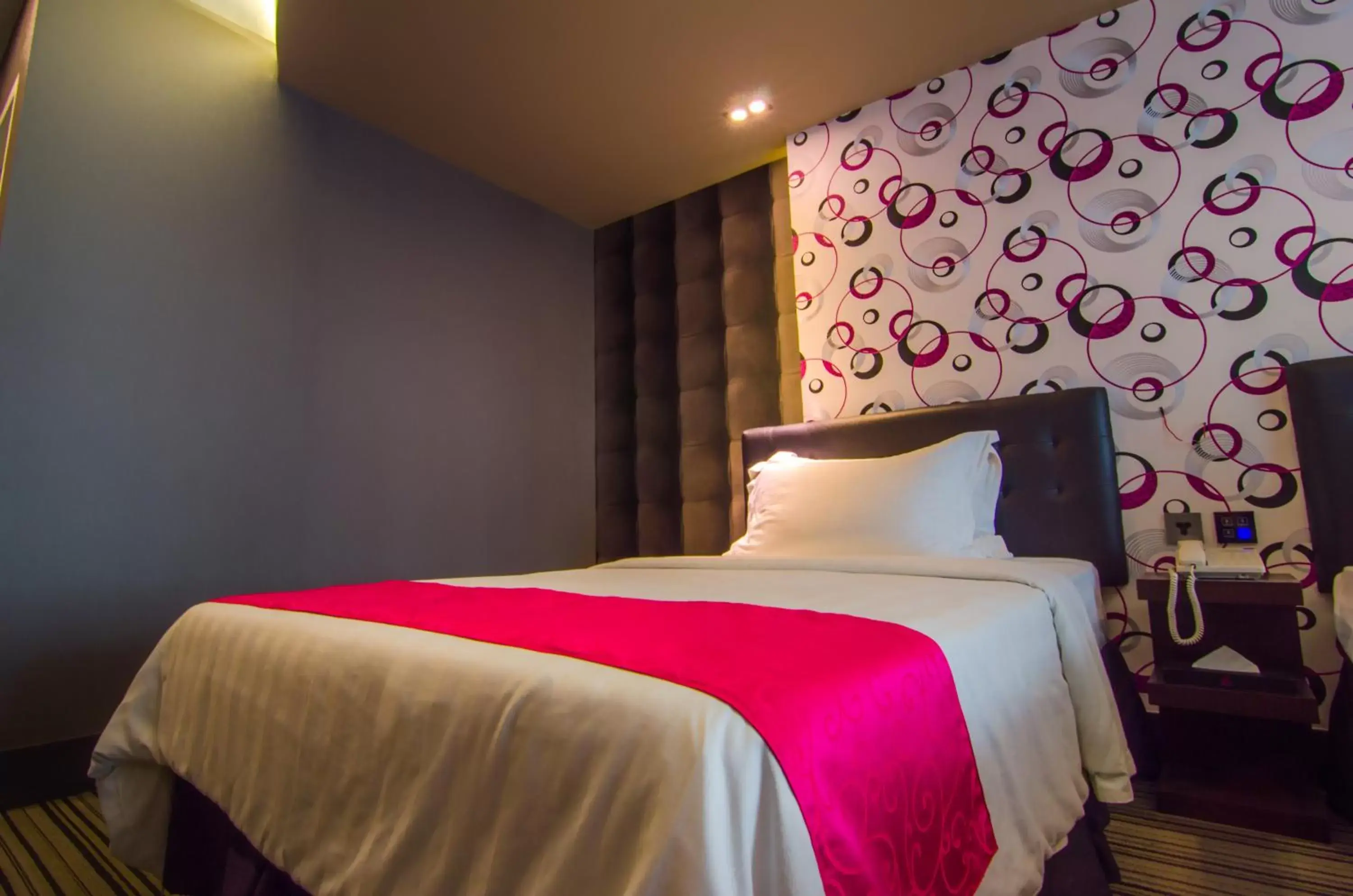 Bed in Eloisa Royal Suites Bed in Eloisa Royal Suites