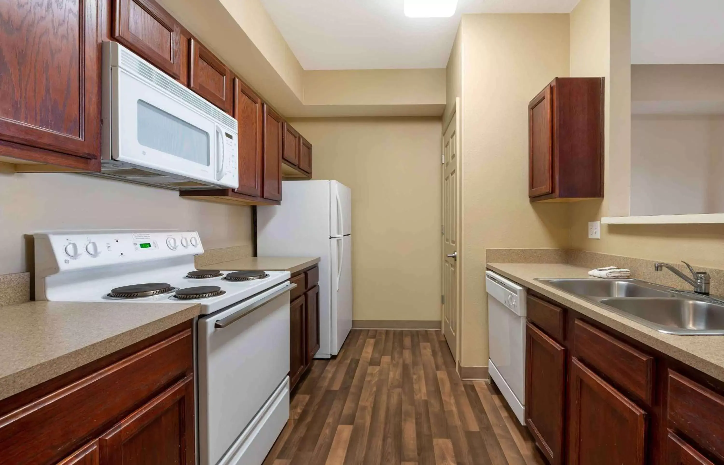 Bedroom, Kitchen/Kitchenette in Extended Stay America Suites - Indianapolis - Airport - W Southern Ave