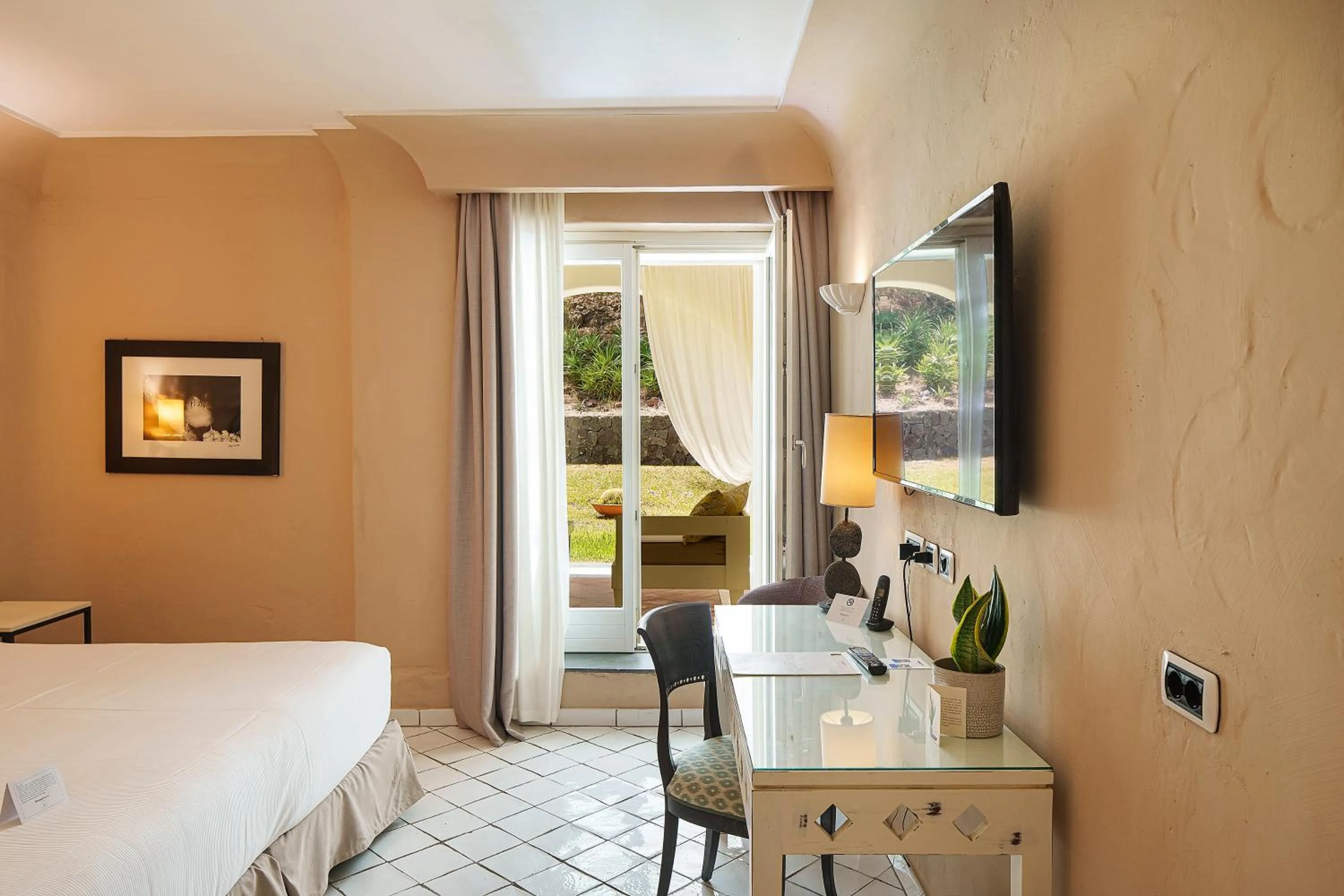 Photo of the whole room, Bed in Therasia Resort Sea and SPA - The Leading Hotels of the World