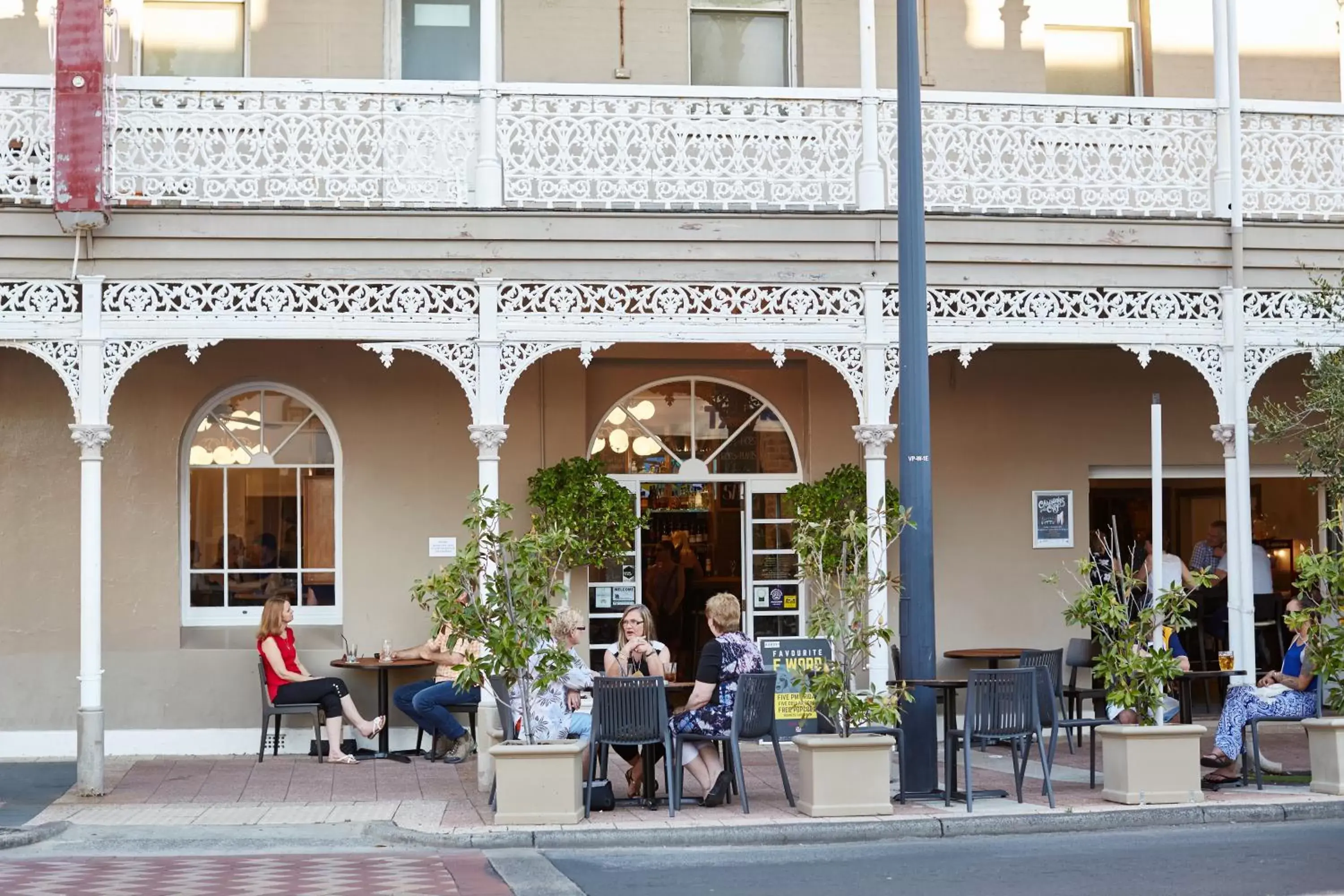 Facade/entrance, Restaurant/Places to Eat in The Rose Hotel & Motel