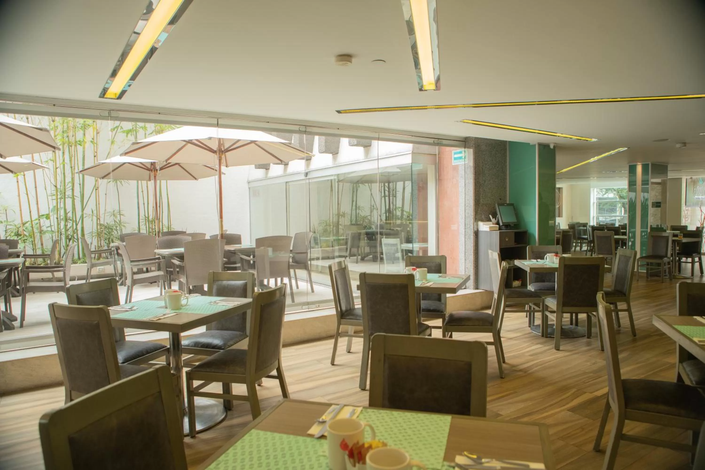 Restaurant/places to eat in Hotel Marbella
