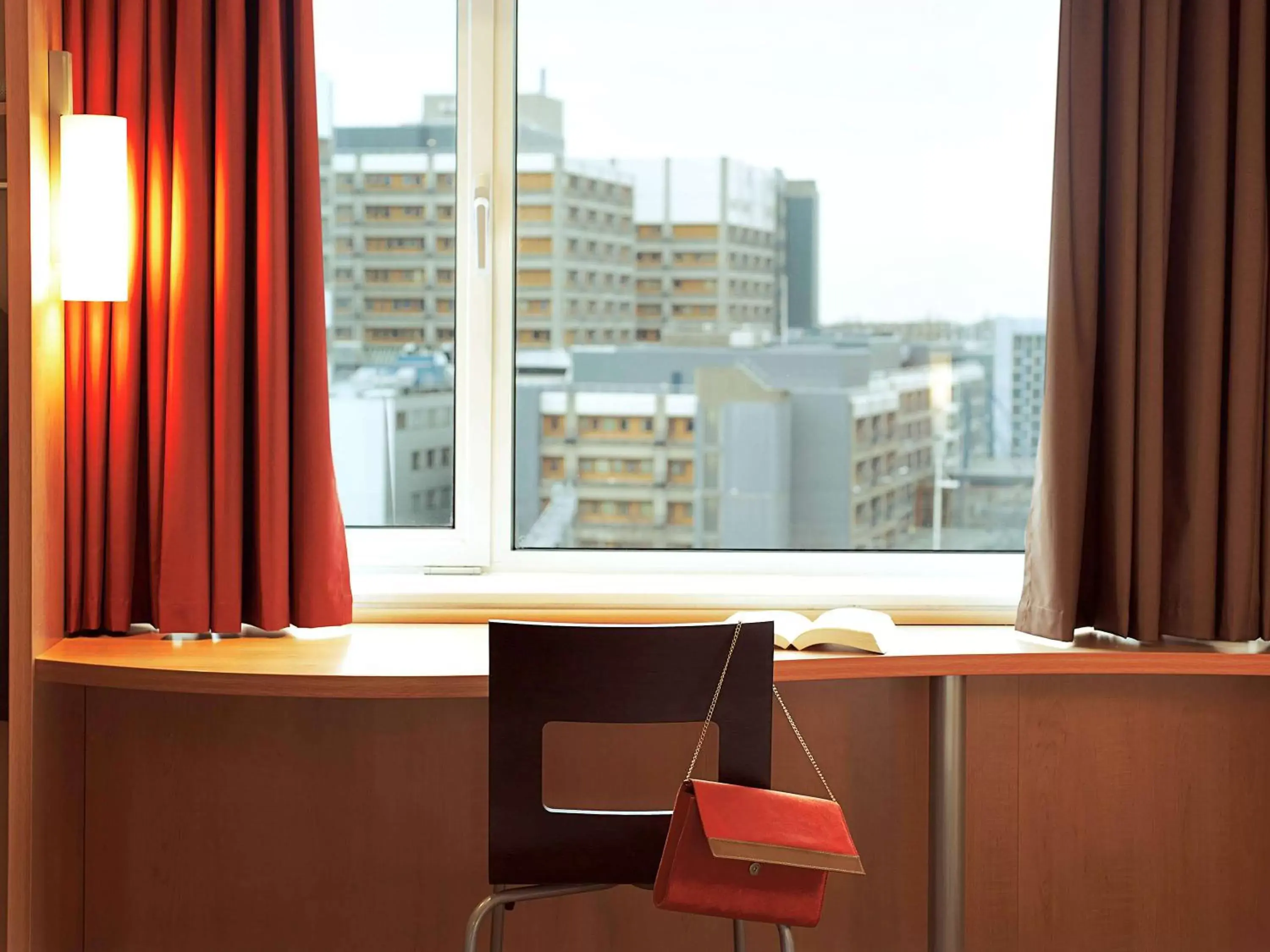 Photo of the whole room in ibis Angers Centre Chateau
