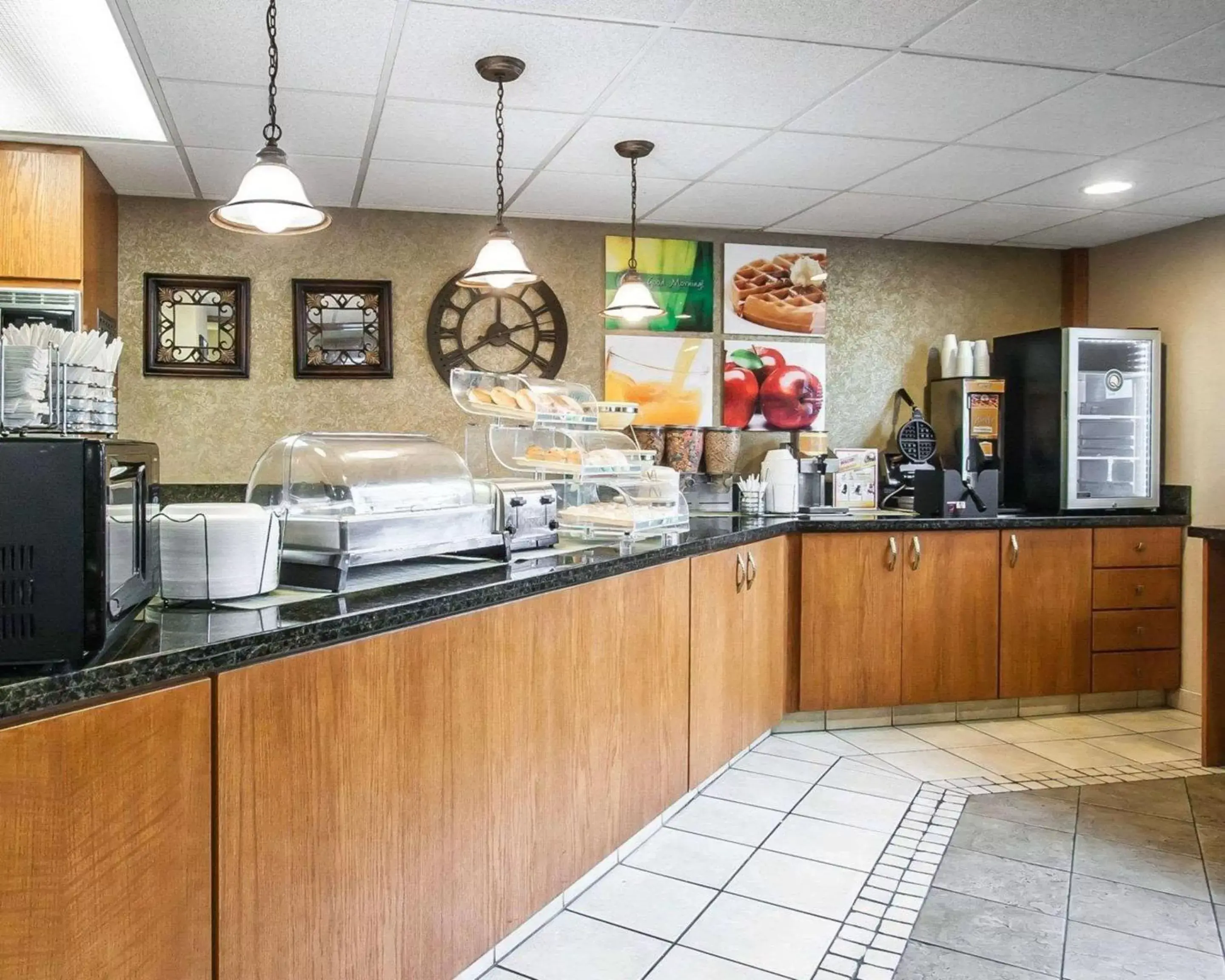 Restaurant/Places to Eat in Quality Inn & Suites North Springfield