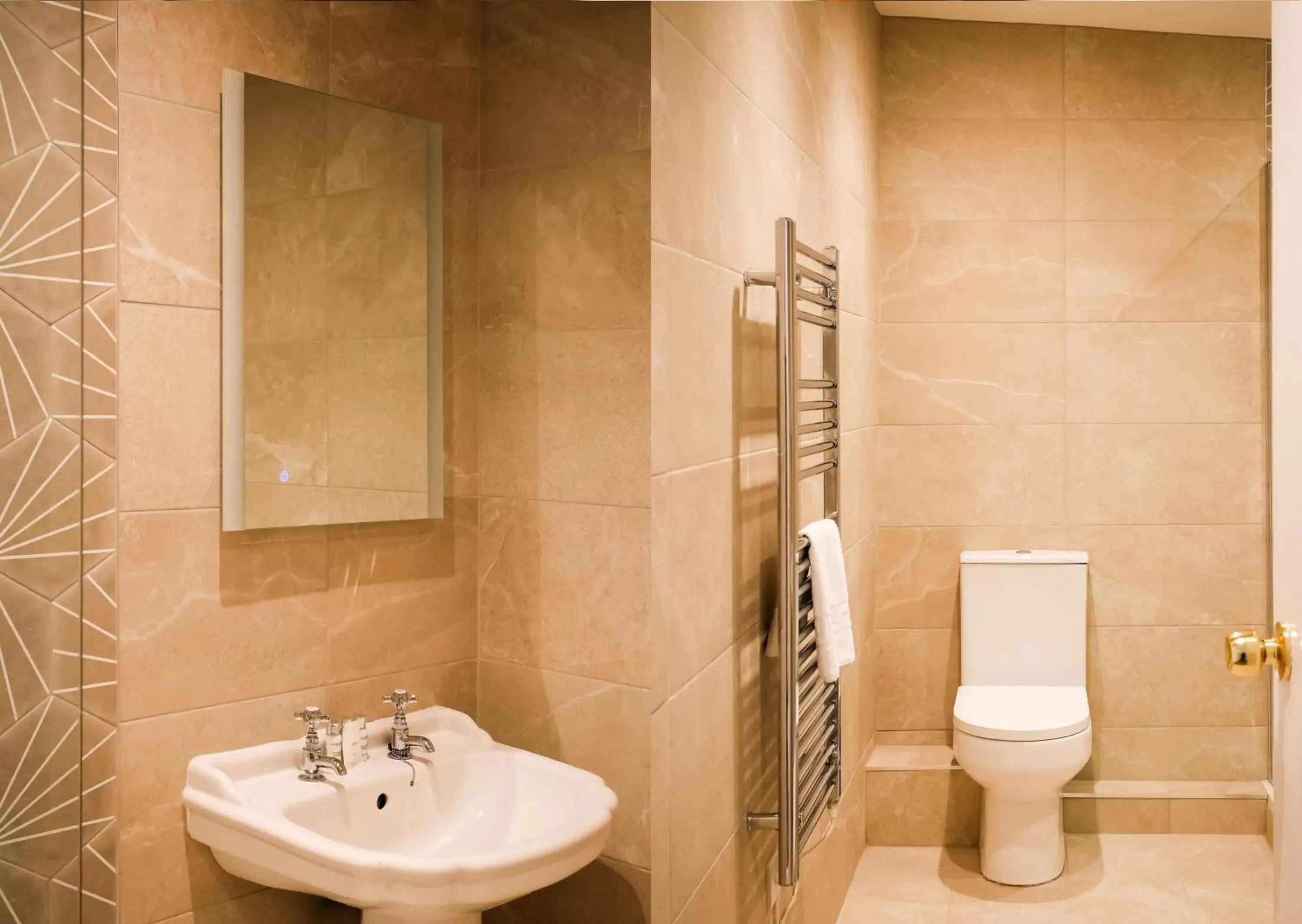 Bathroom in Allerdale Court Hotel