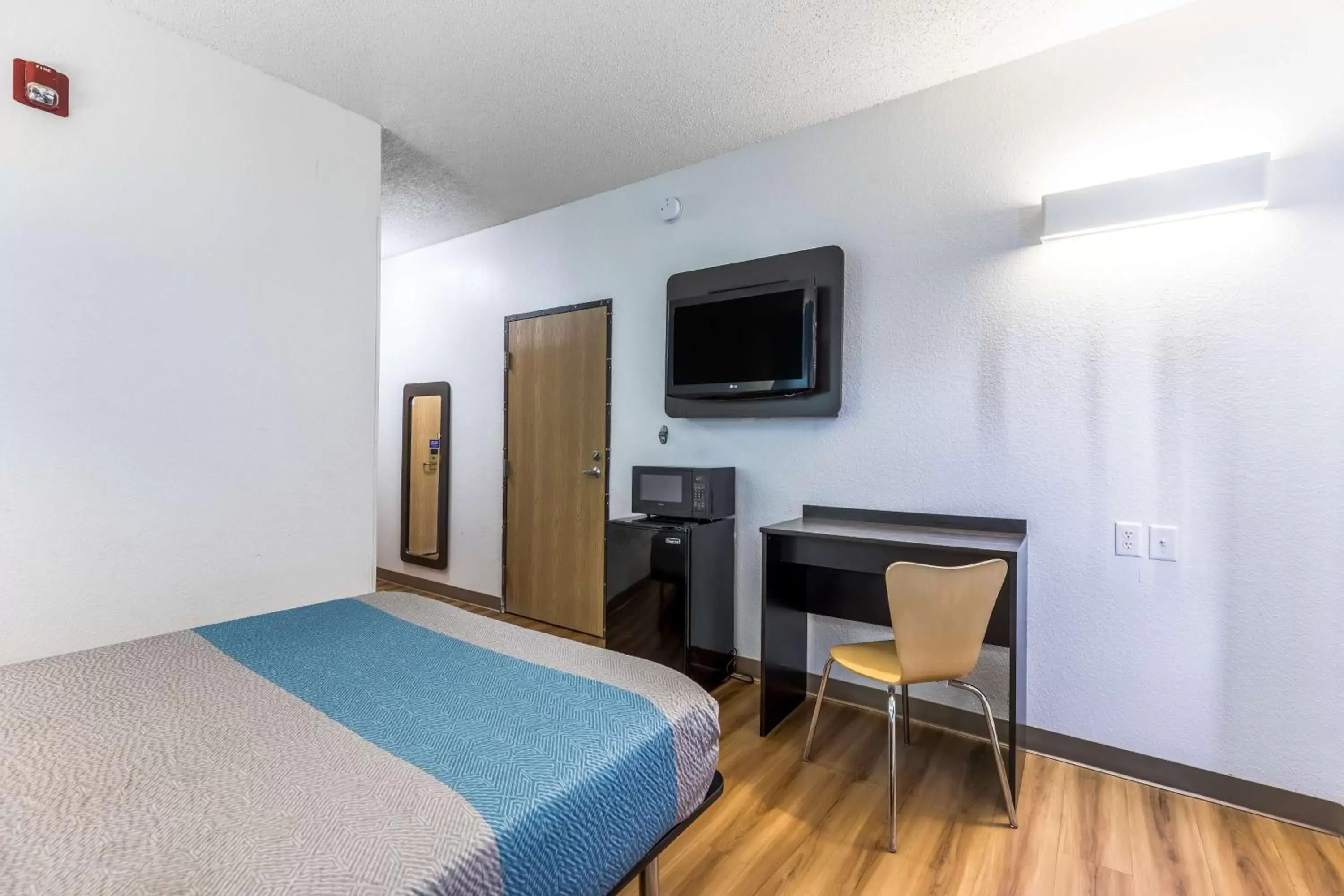 Bedroom, TV/Entertainment Center in Motel 6-Indianapolis, IN - Southport