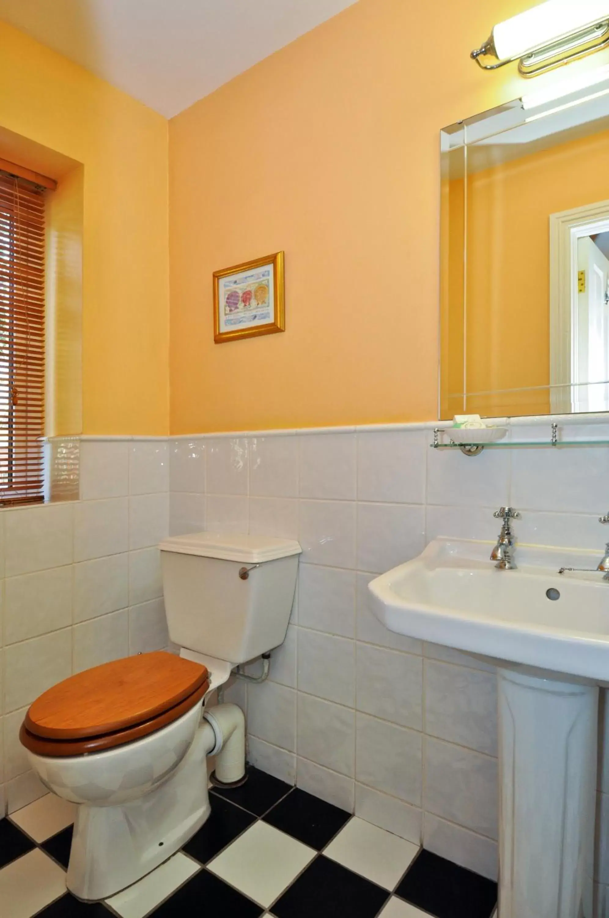 Bathroom in Boffin Lodge Guest House