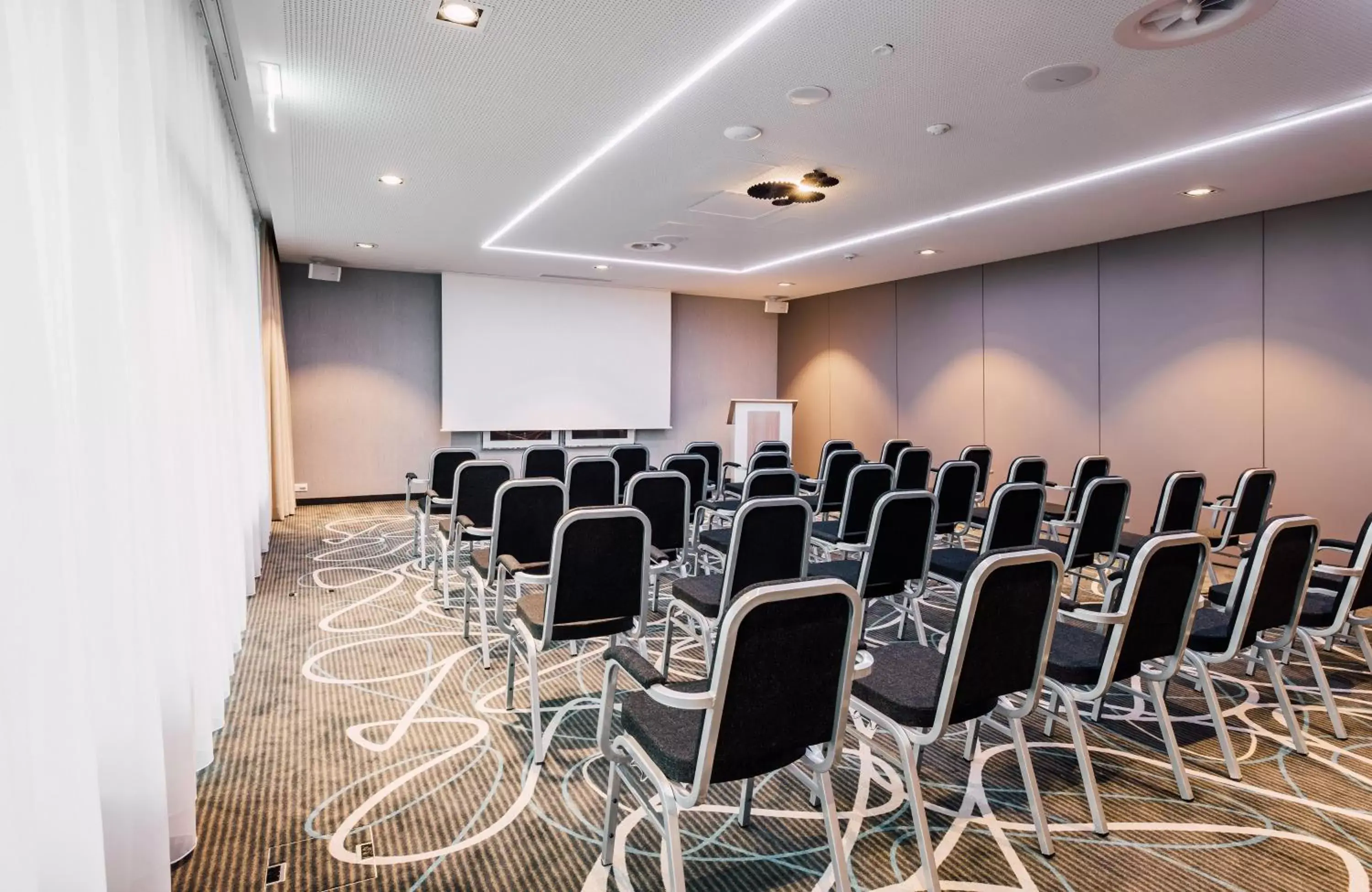 Meeting/conference room in Leonardo Hotel Zurich Airport