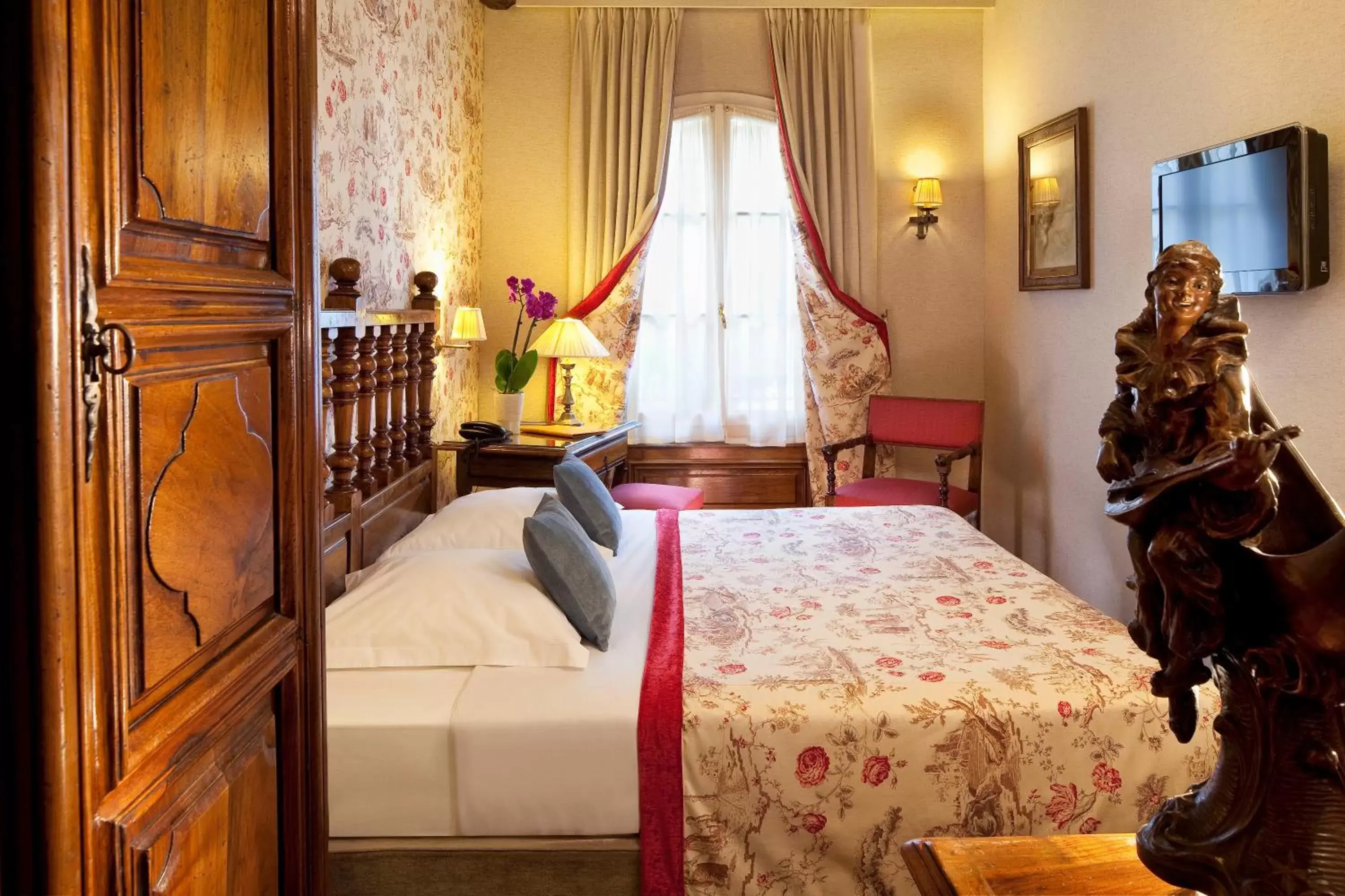 Bedroom, Bed in Hotel Left Bank Saint Germain